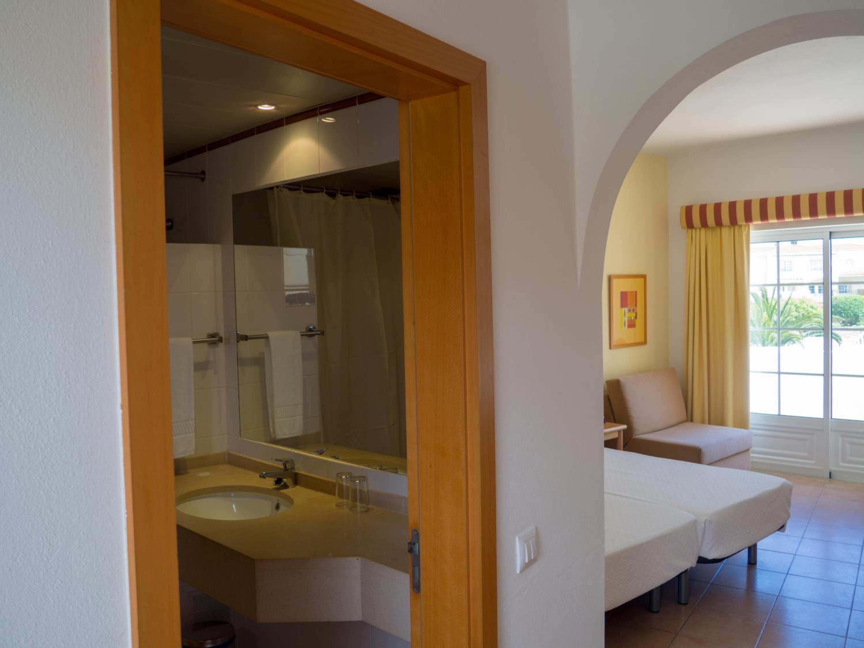 Double Room with Garden View - Photo 6