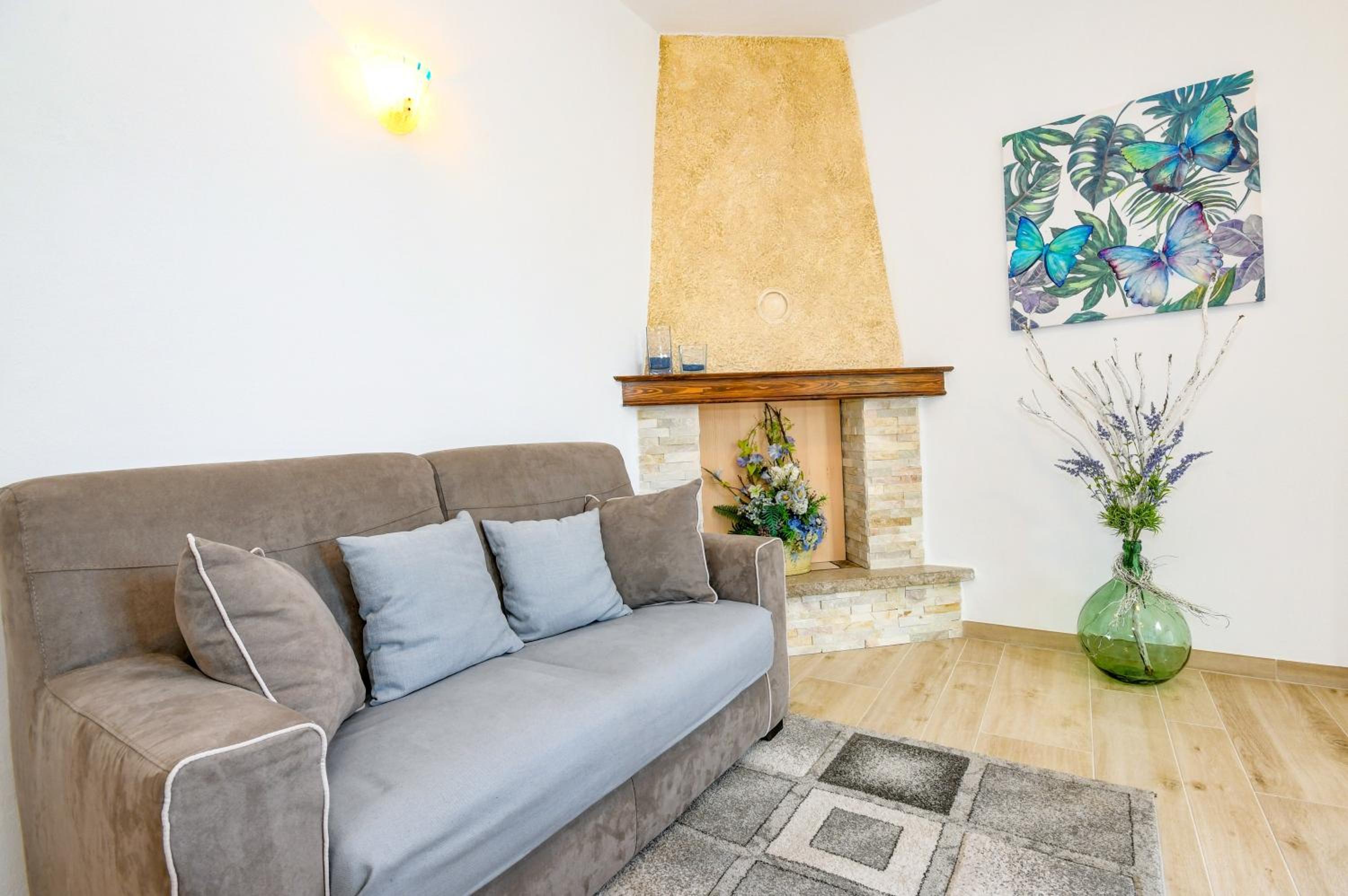 Two-Bedroom Deluxe Apartment with Balcony