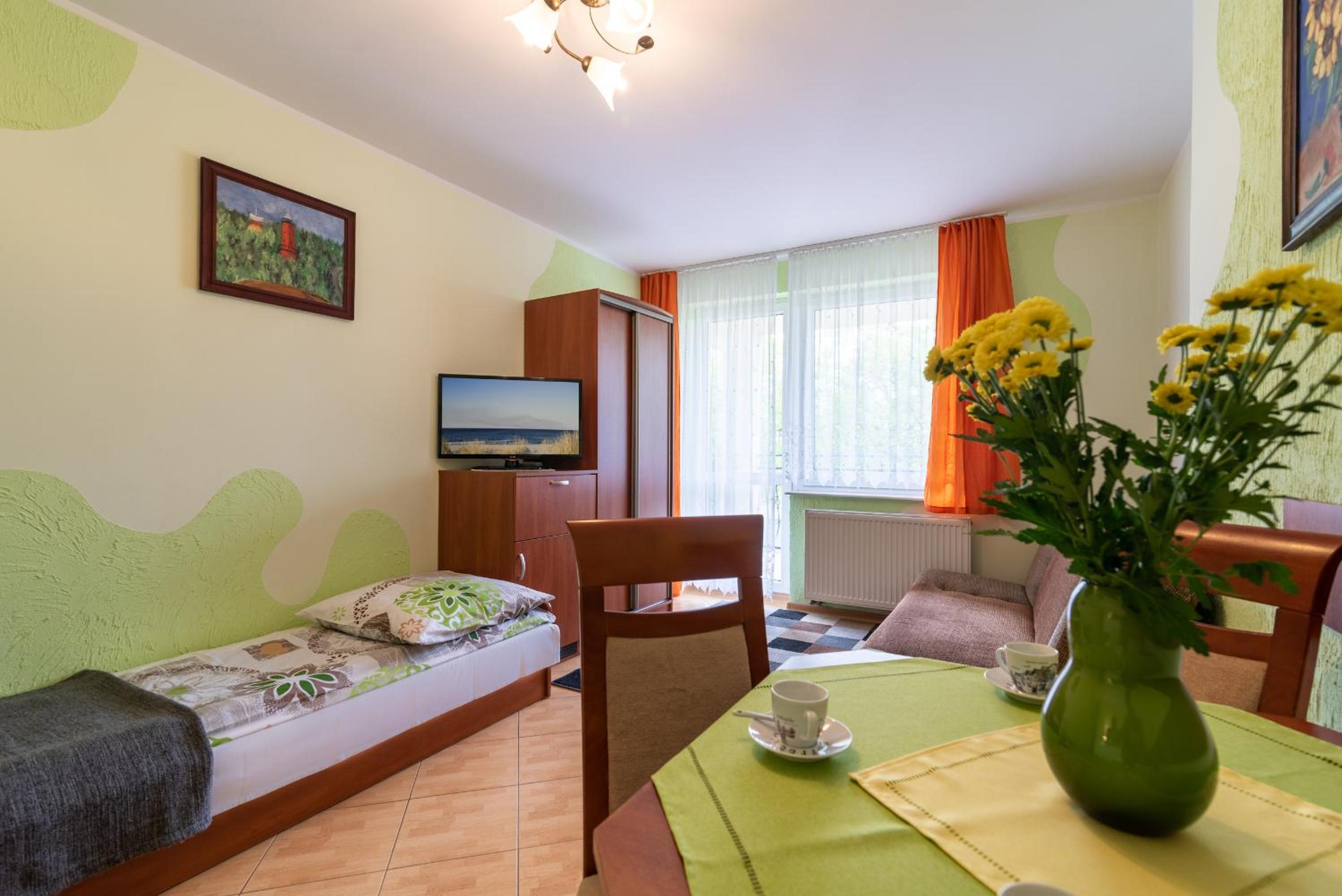 Family Room with Balcony photo 2