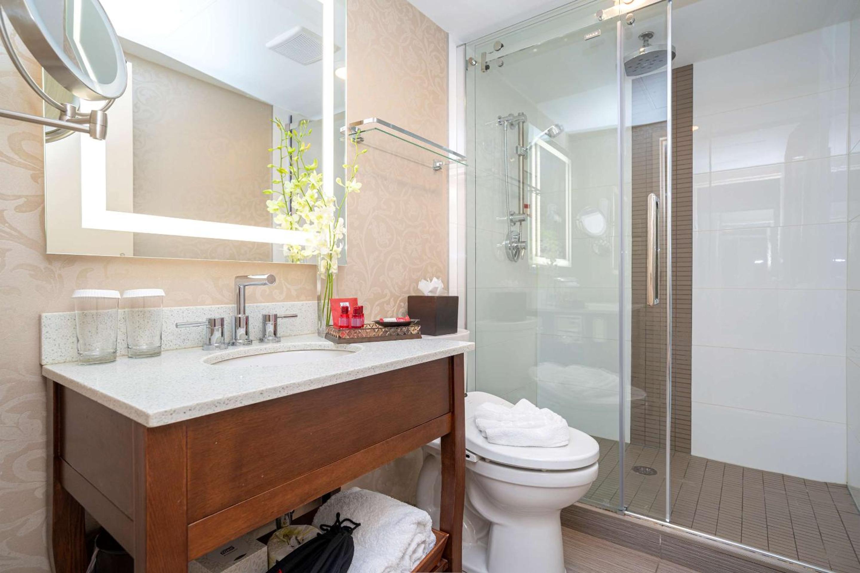Executive Room, 1 King Bed, Non Smoking, Balcony - Photo 4