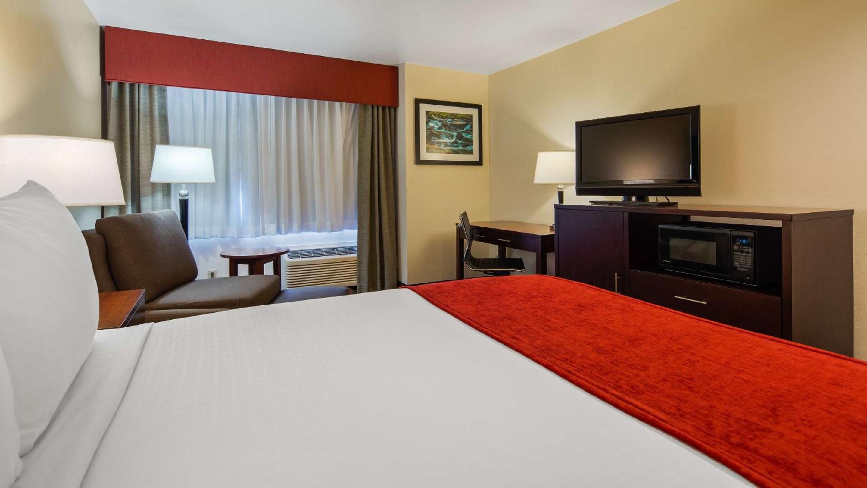King Room - Non-Smoking - Photo 10