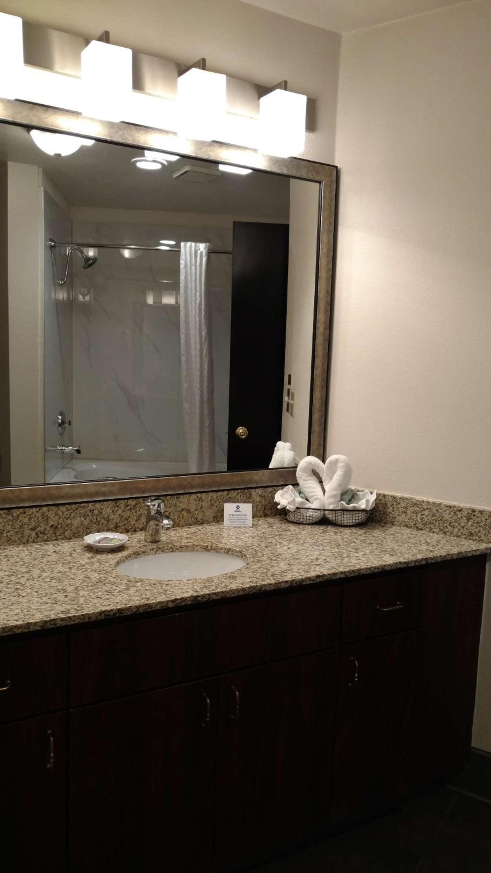 King Room - Non-Smoking - Photo 2