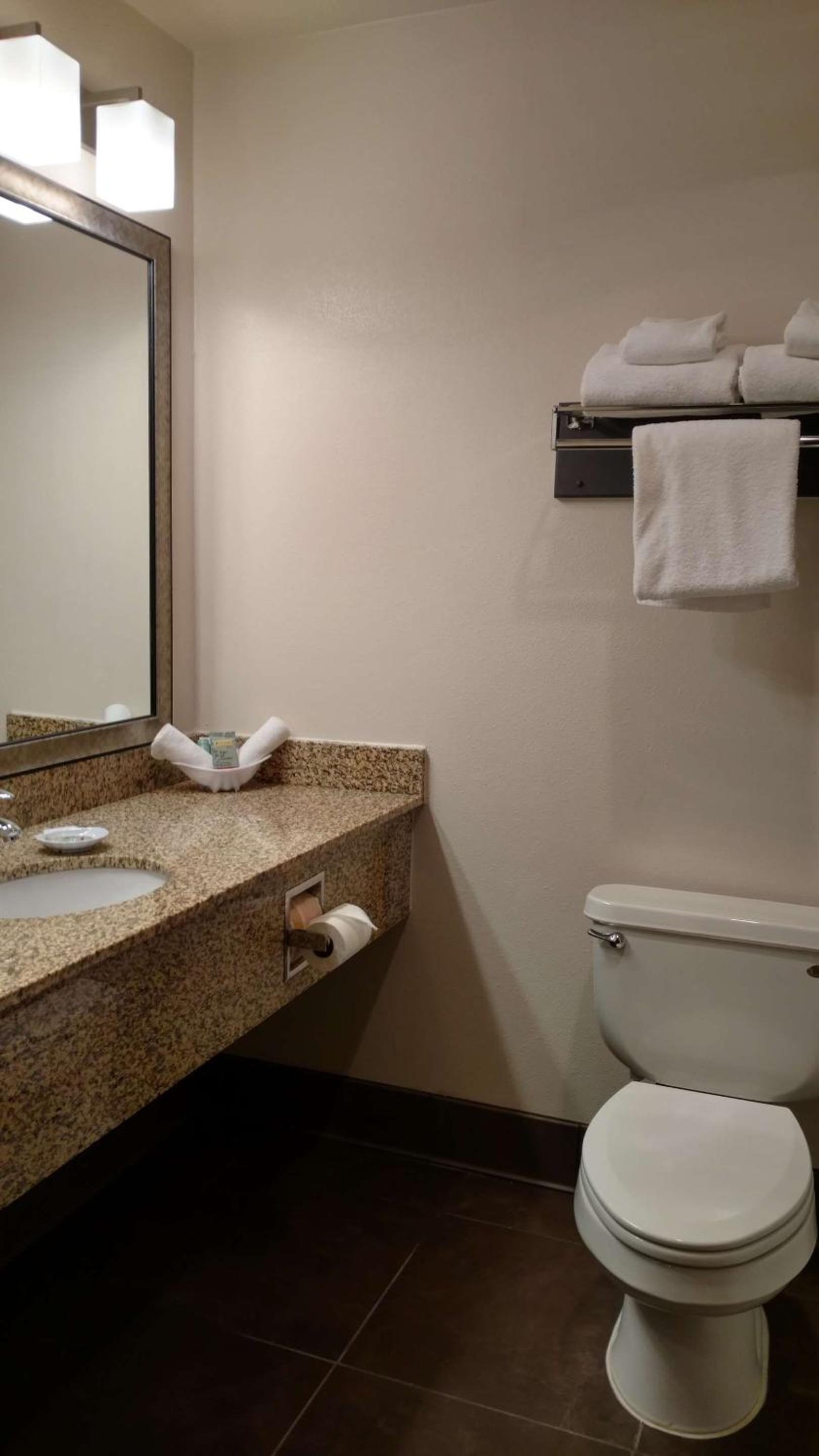 King Room - Non-Smoking - Photo 8