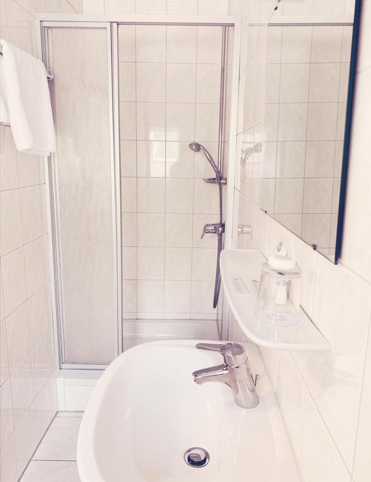 Single Room With Bathroom photo 2
