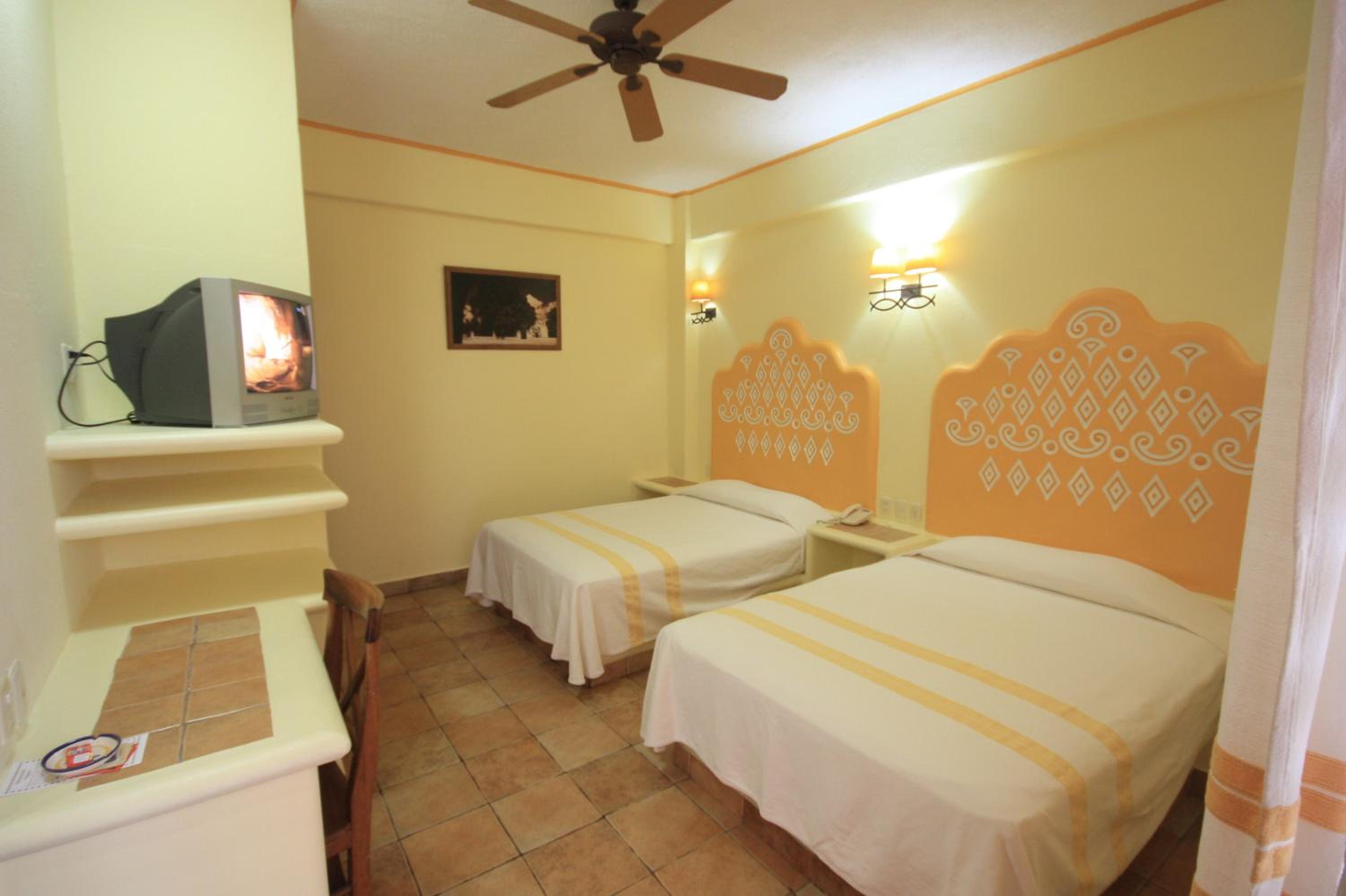 Double Room with Two Double Beds photo 2