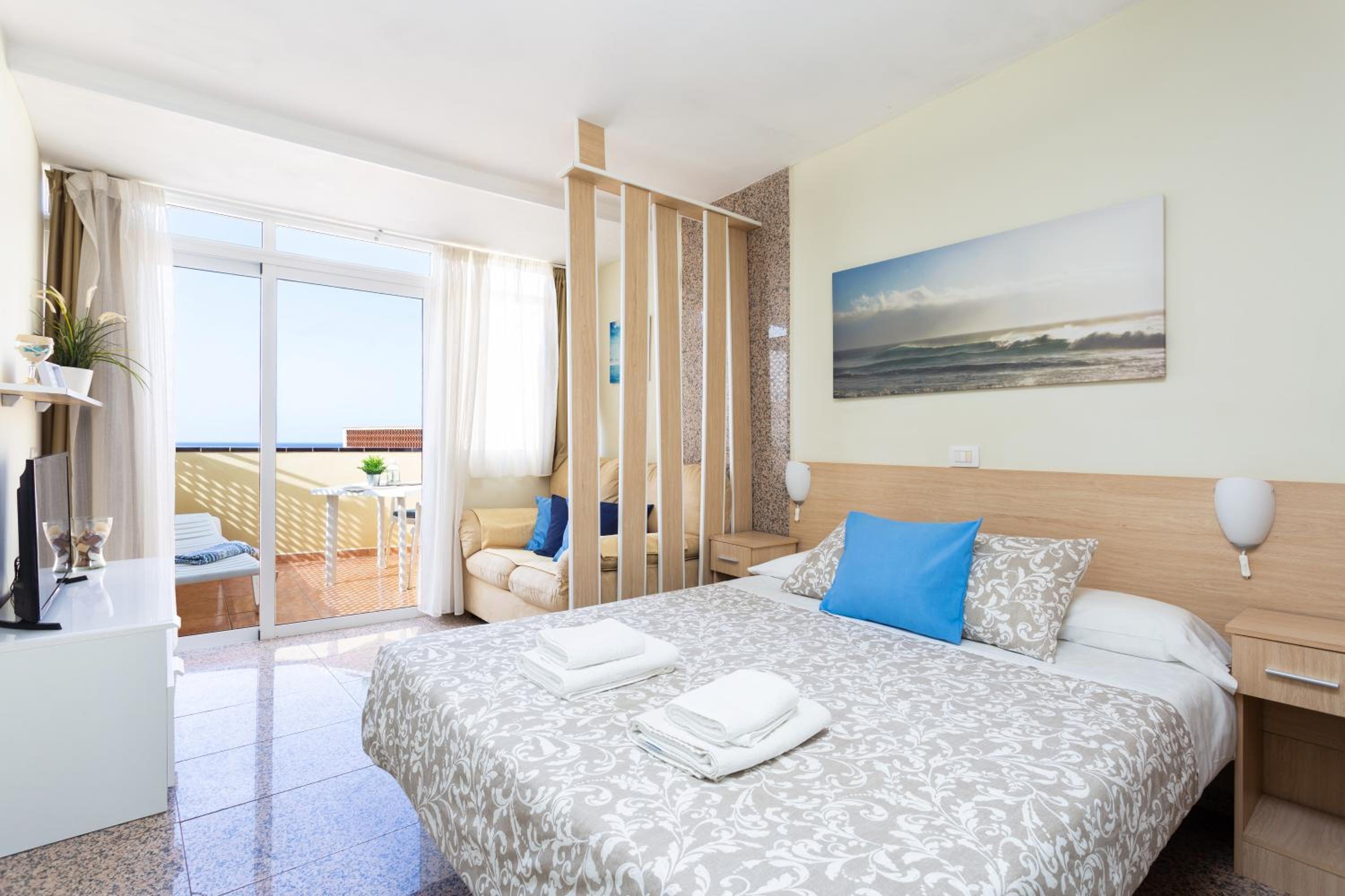 Estudio con vista al mar