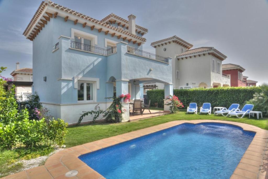 Villa photo 3