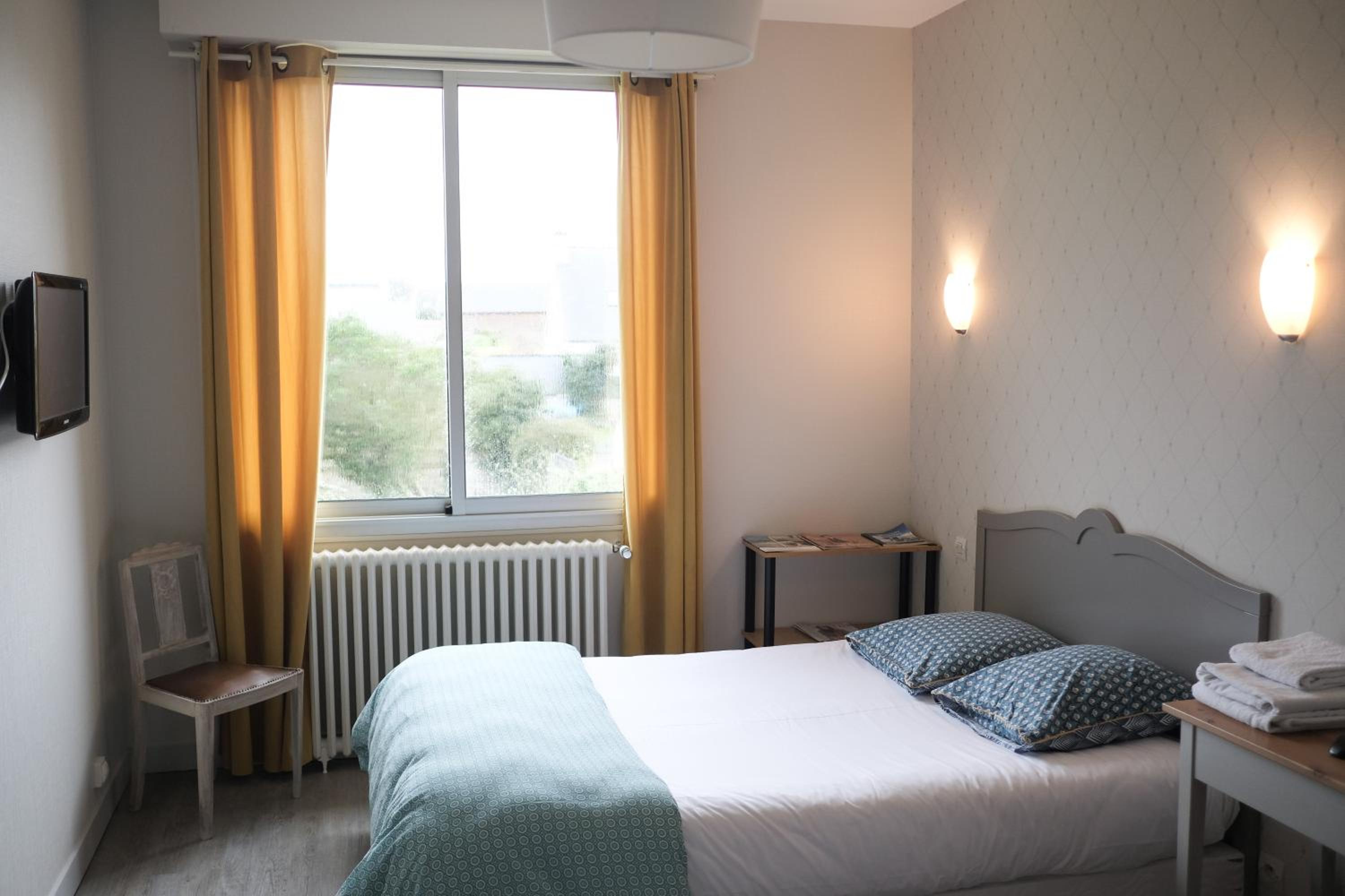 Triple Room with Shared Toilet