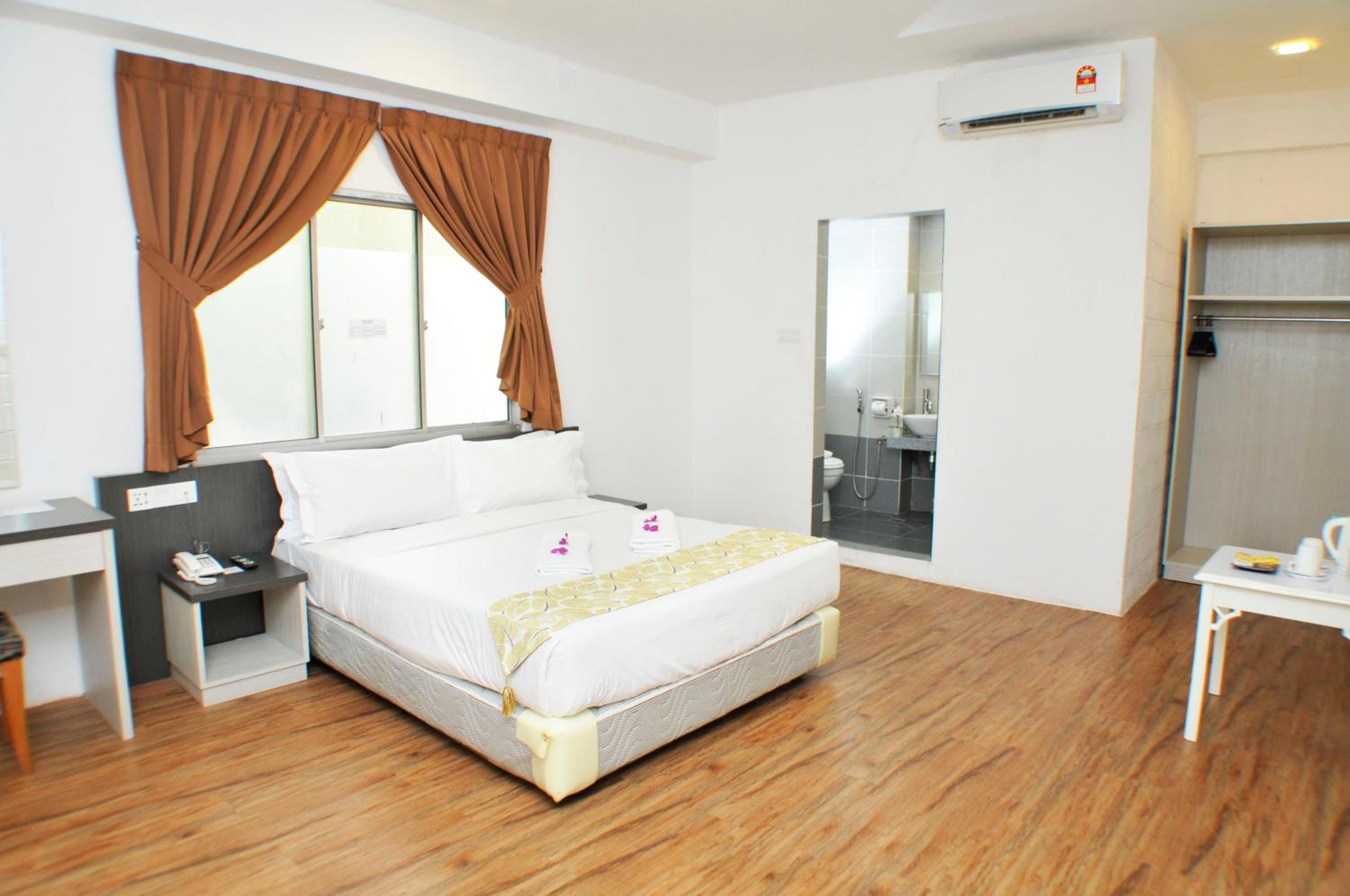 Standard Queen Room photo 3