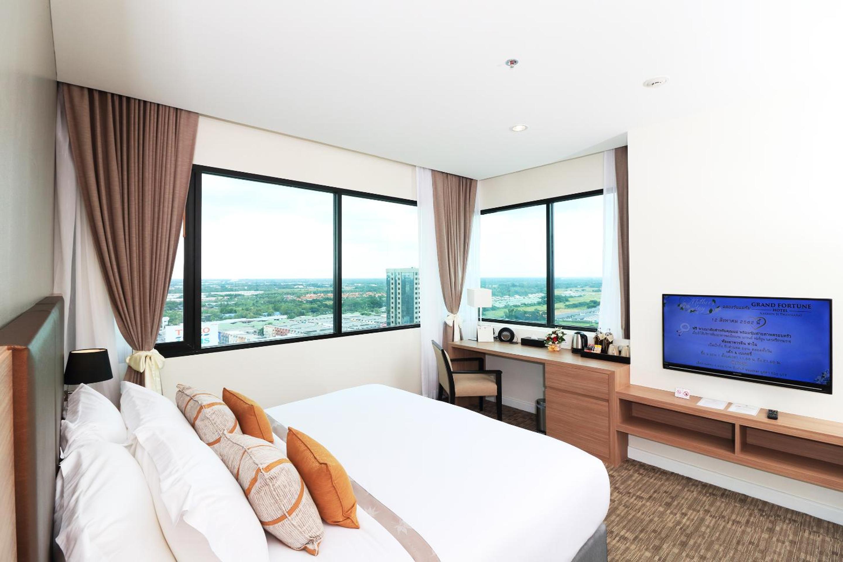 Deluxe King Room - Photo 3