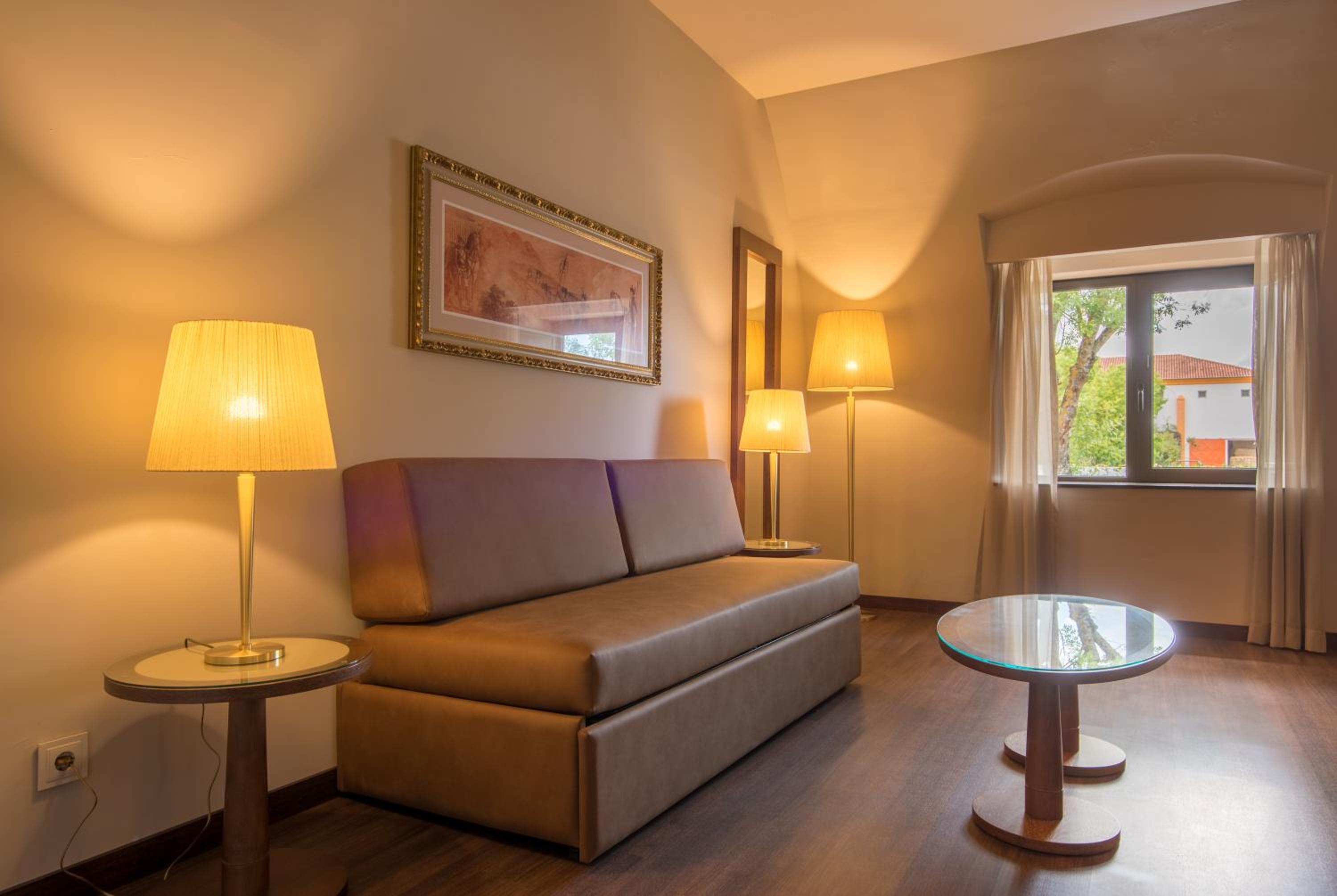 Suite - Main Building - Photo 3