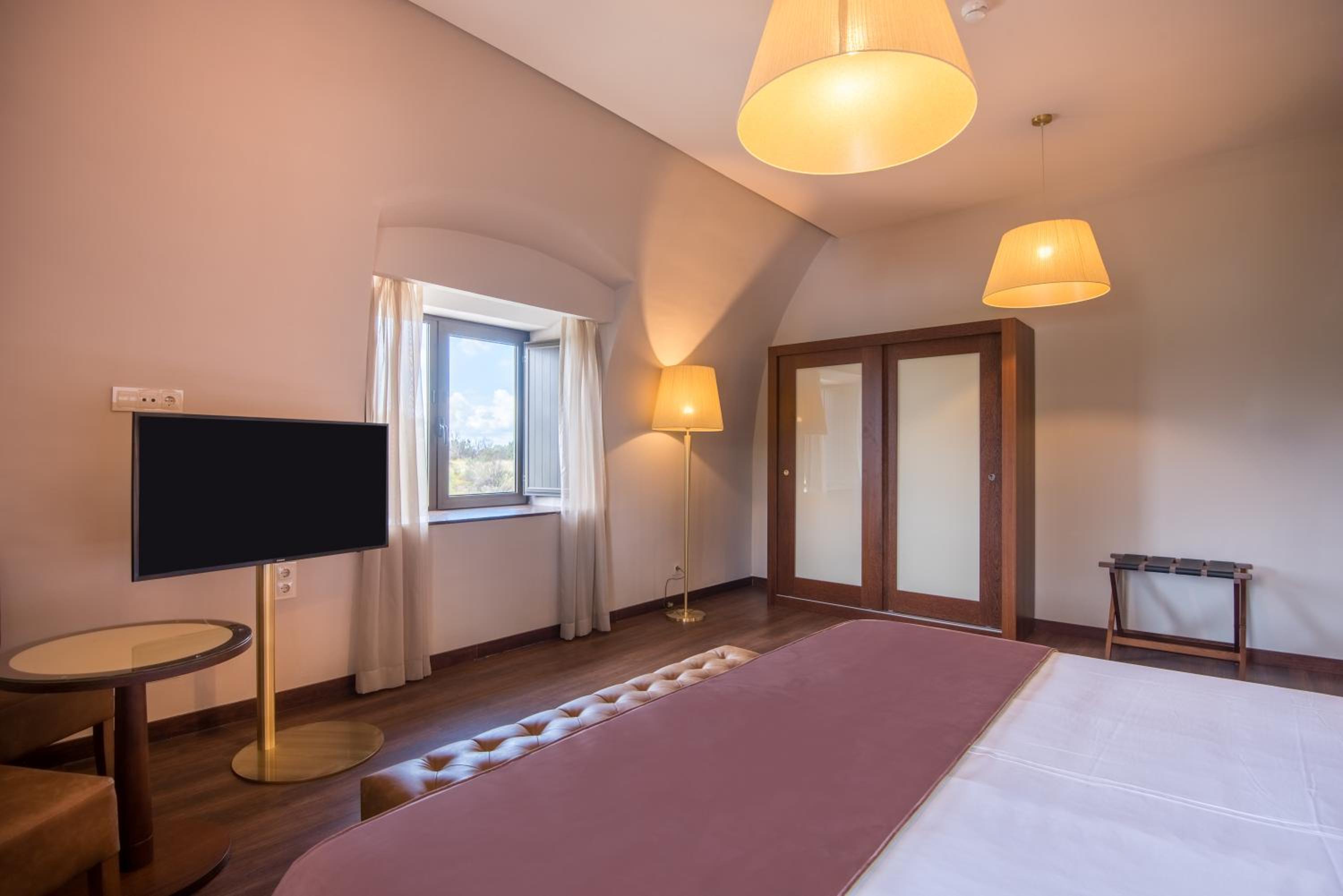 Suite - Main Building - Photo 5