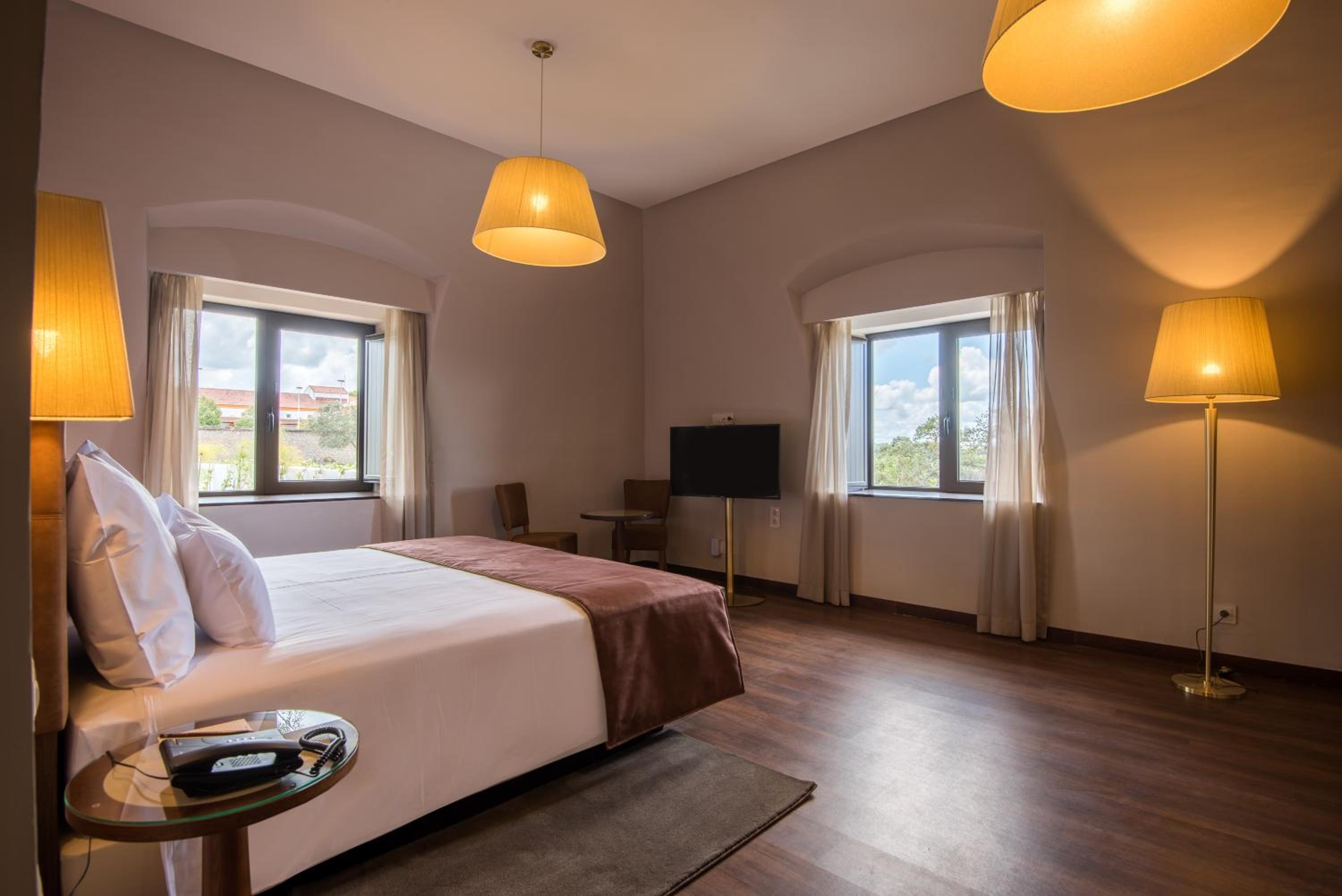 Suite - Main Building - Photo 6