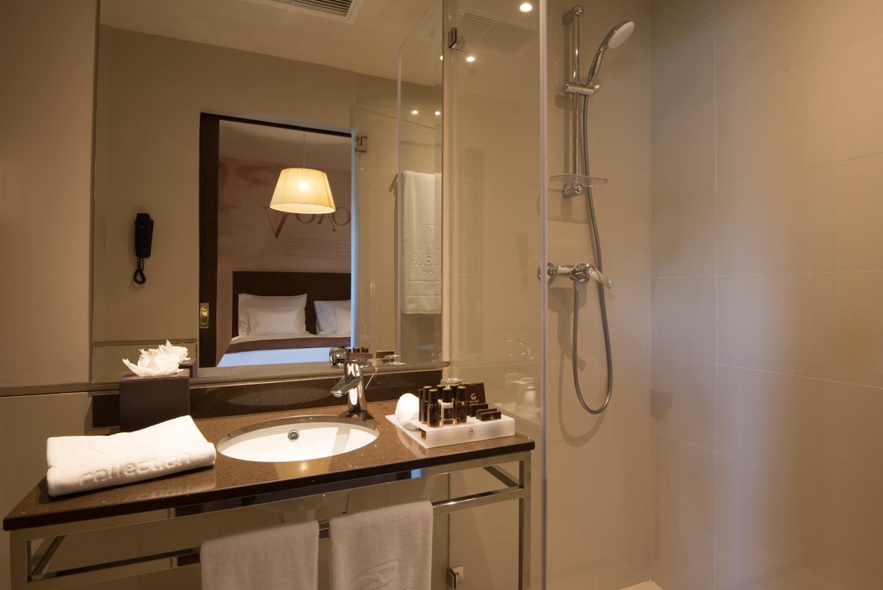 Double or Twin Room - Main Building - Photo 2