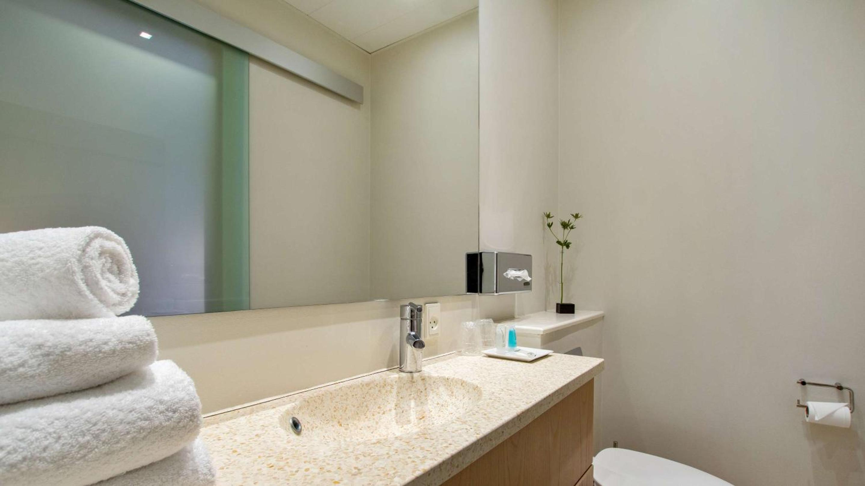 Standard Double Room - Non-Smoking - Photo 4