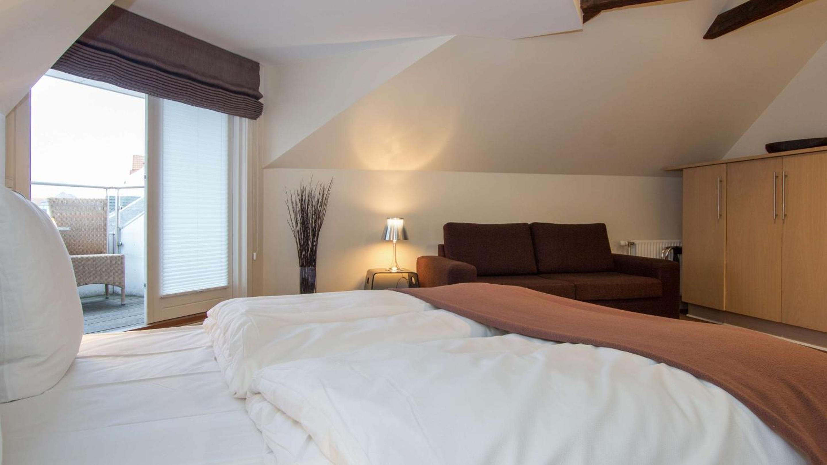 Junior King Suite - Non-Smoking - Photo 7