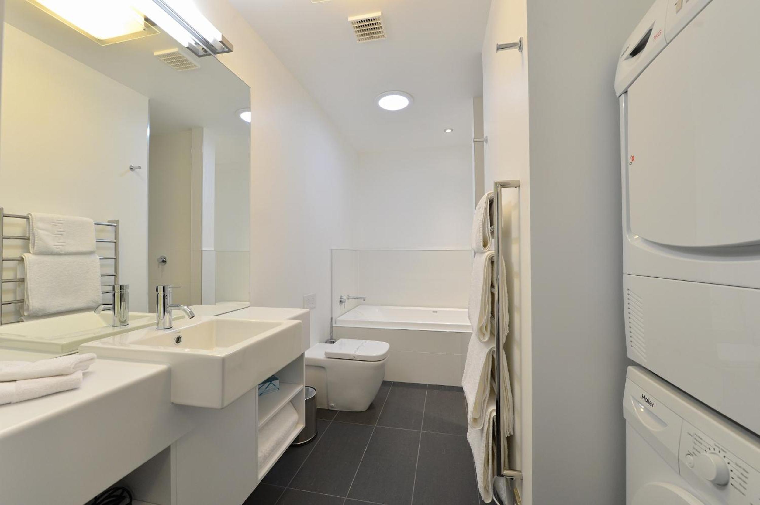 Premium One-Bedroom Apartment - Photo 3