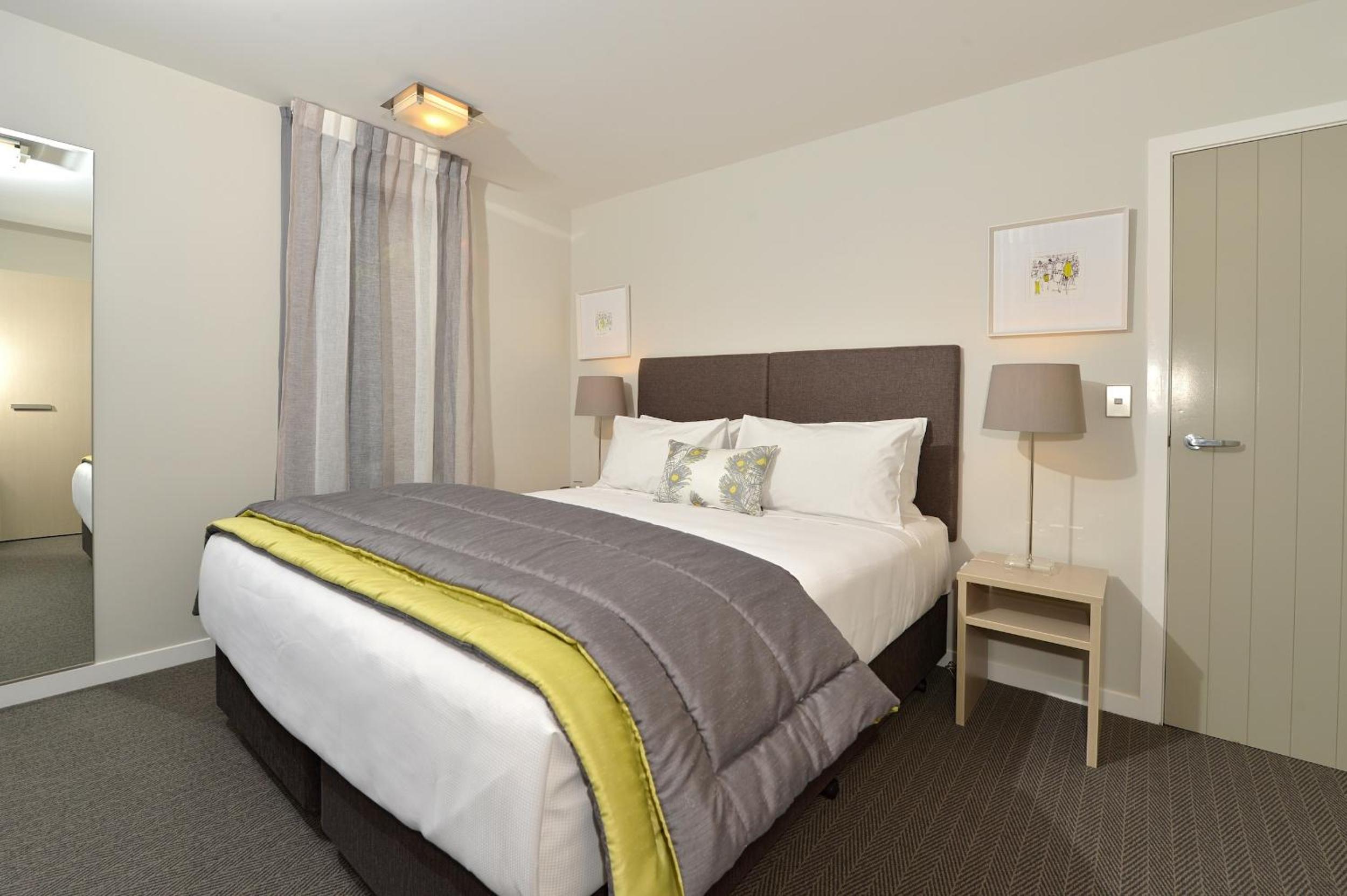 Premium One-Bedroom Apartment - Photo 1