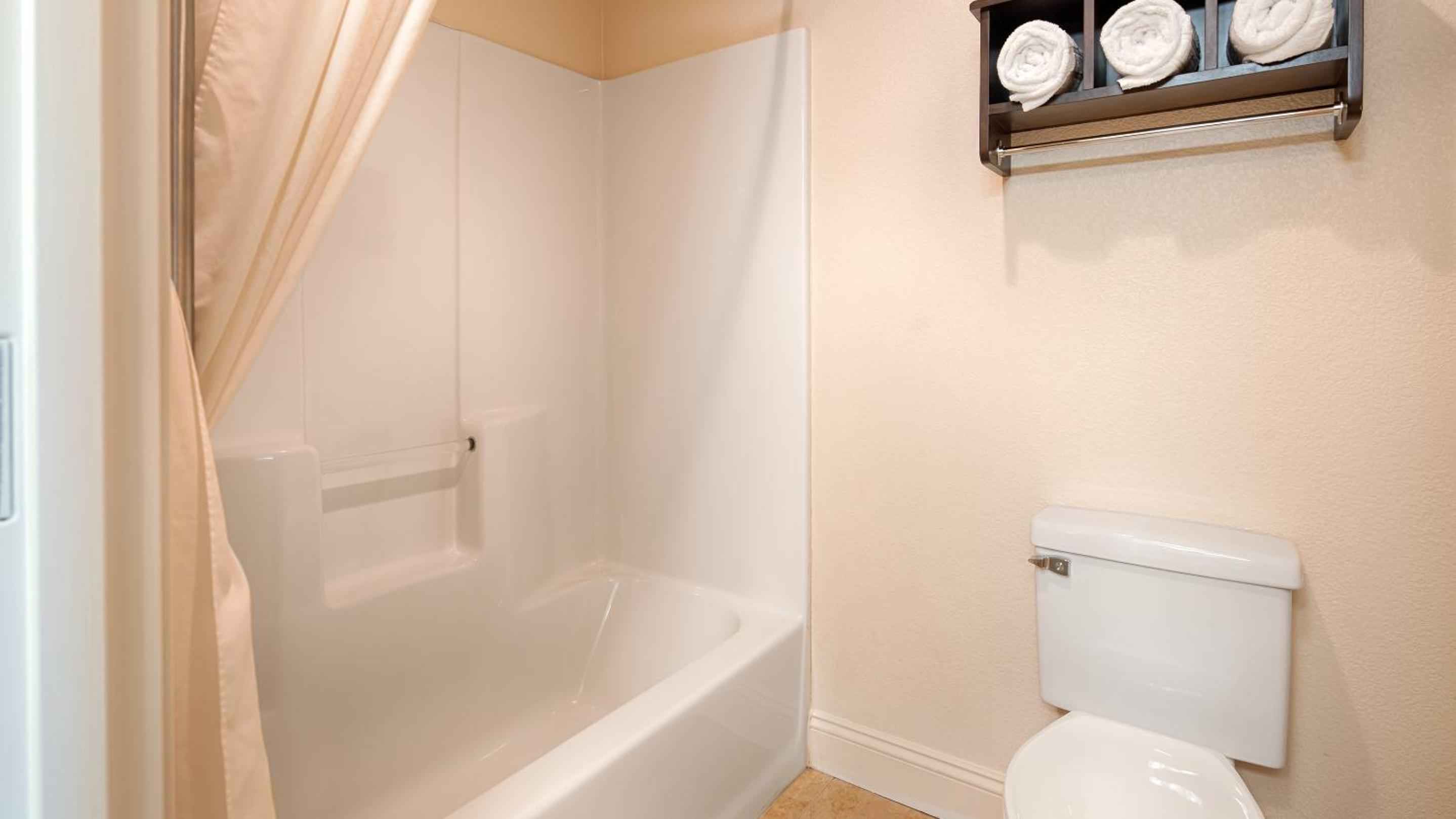 King Room - Non-Smoking - Photo 5