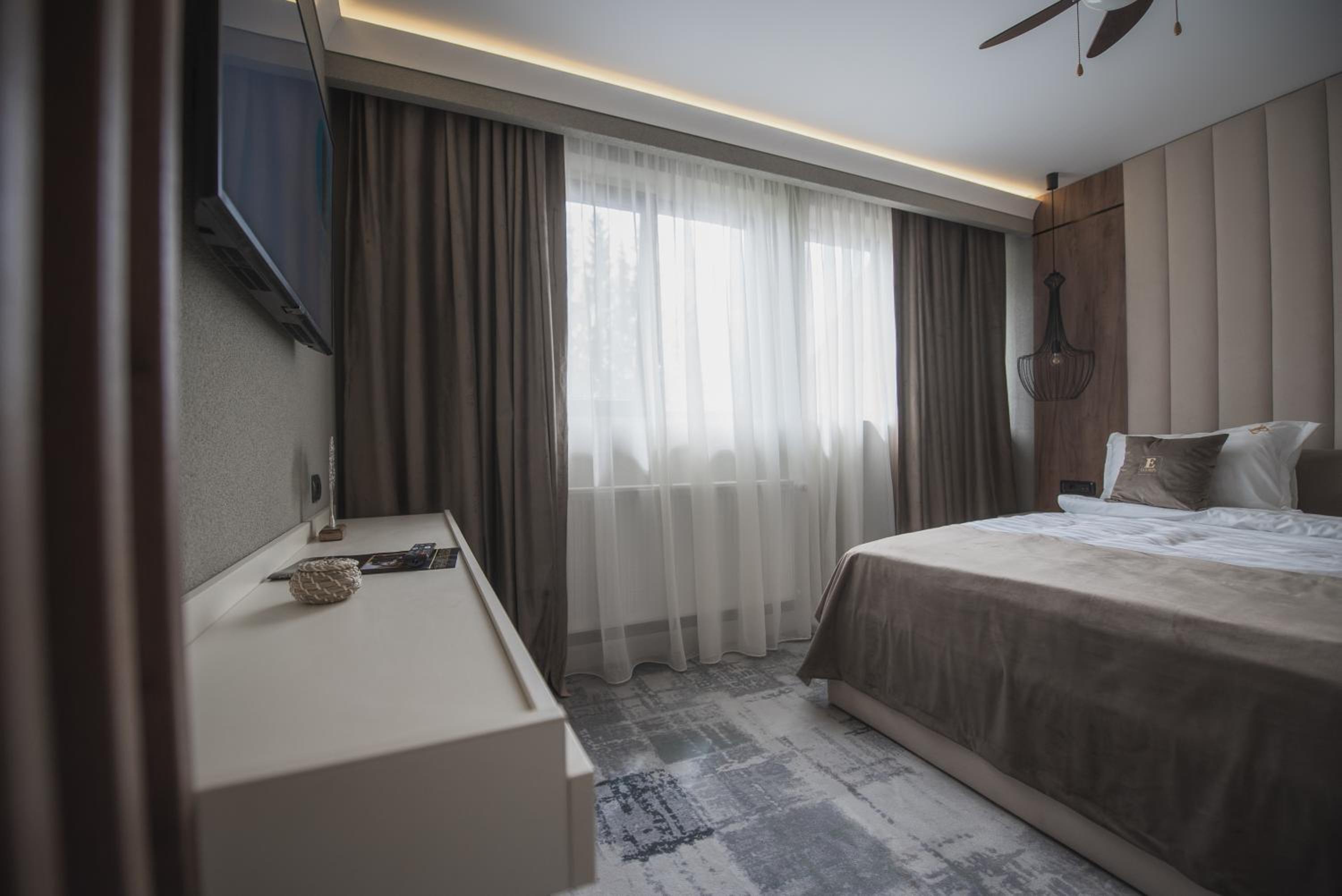 Standard Double Room - Photo 10