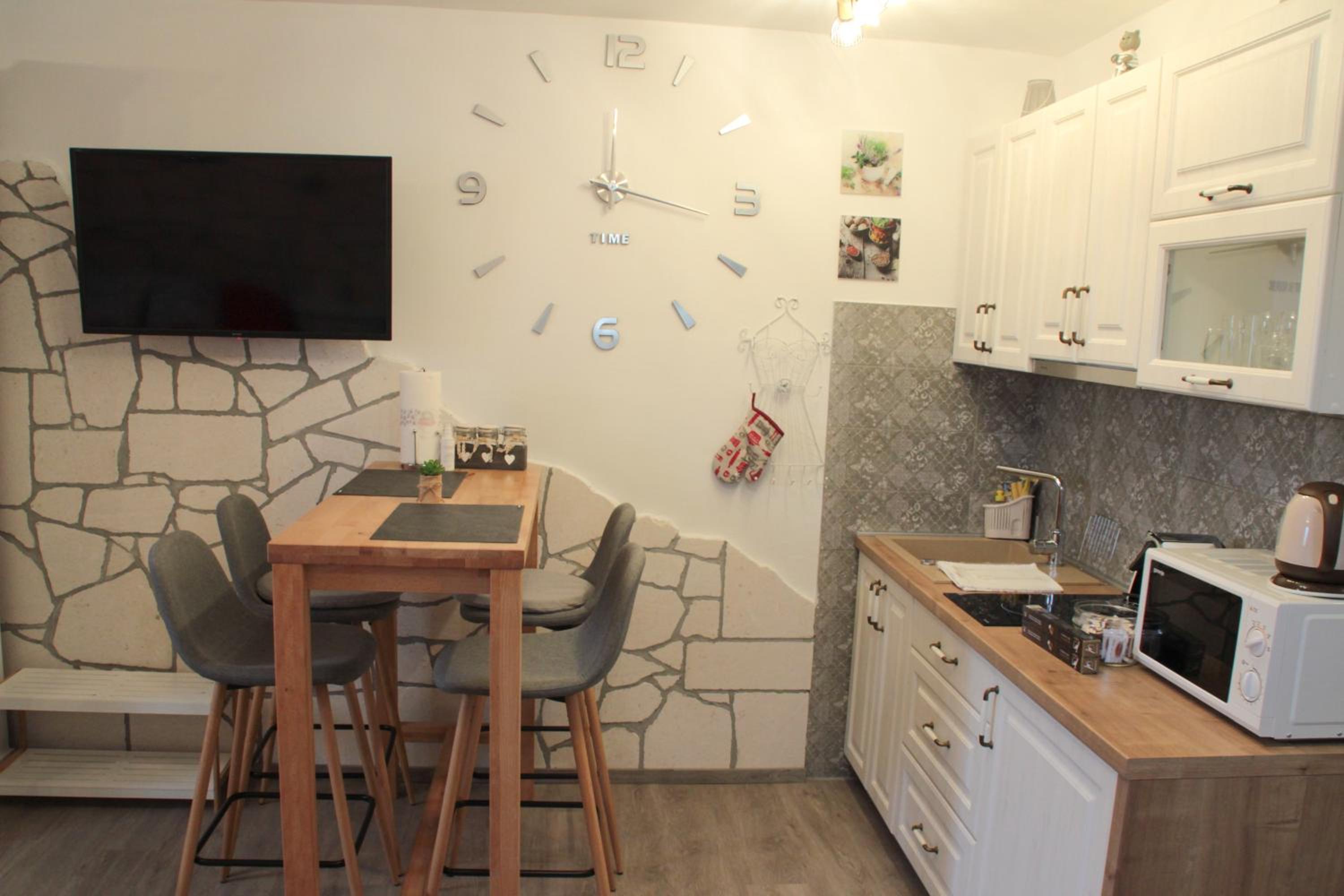 Studio Apartment photo 3