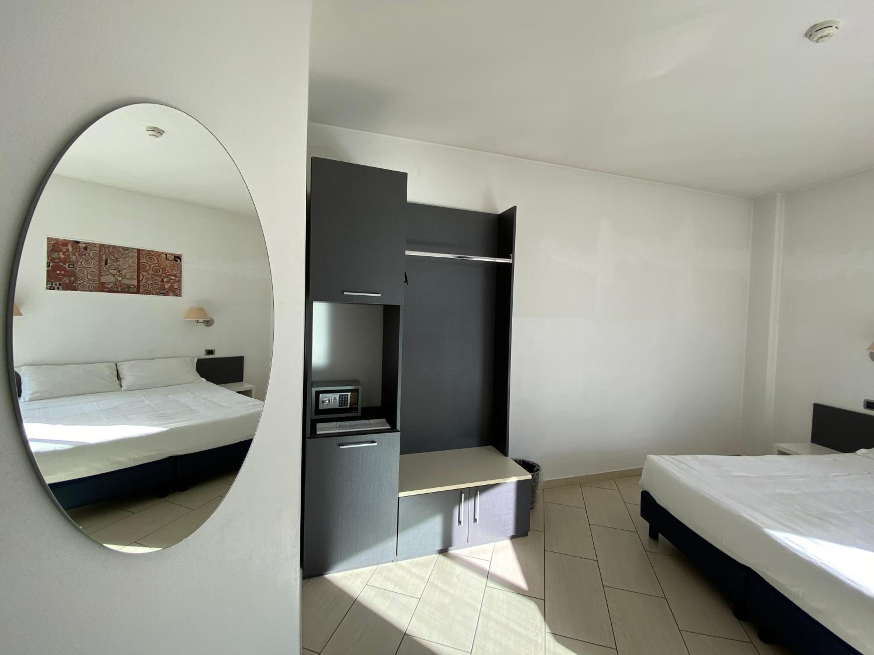 Deluxe Double or Twin Room - Photo 1