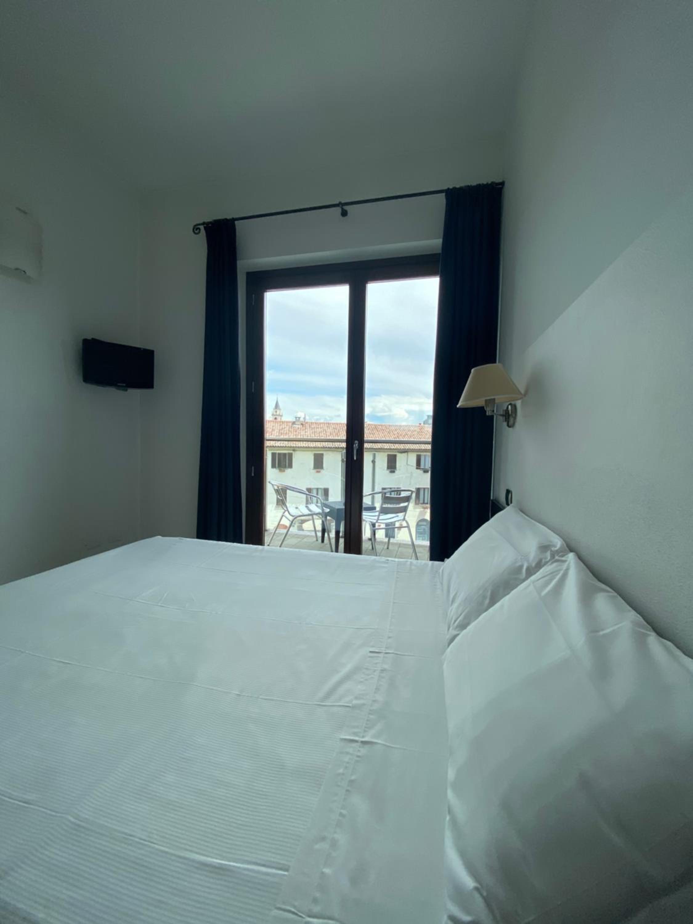 Double or Twin Room with Balcony - Photo 1