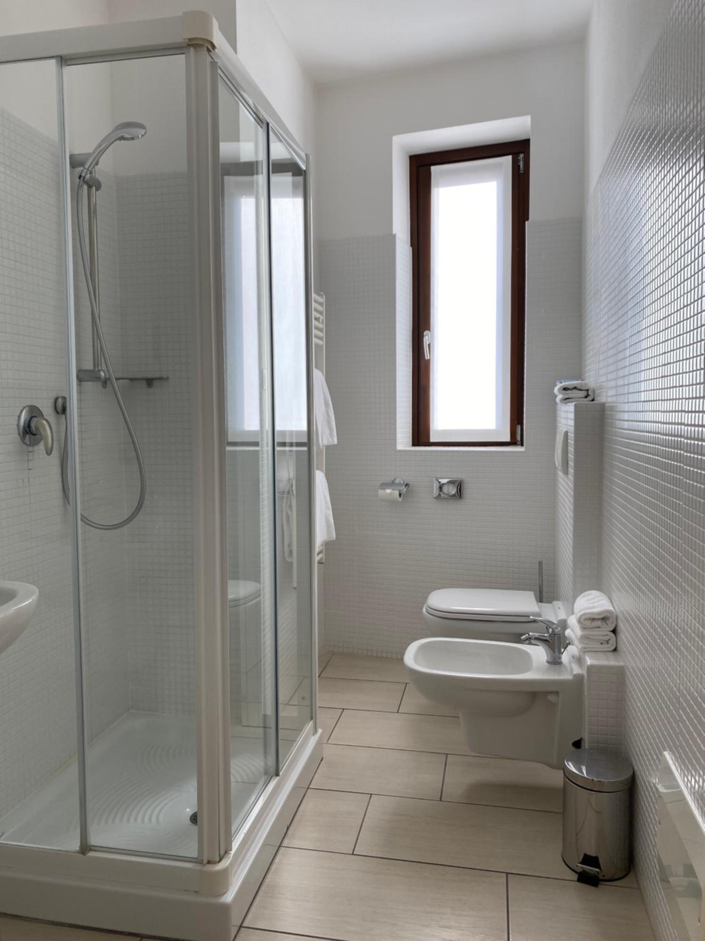 Deluxe Double or Twin Room - Photo 12