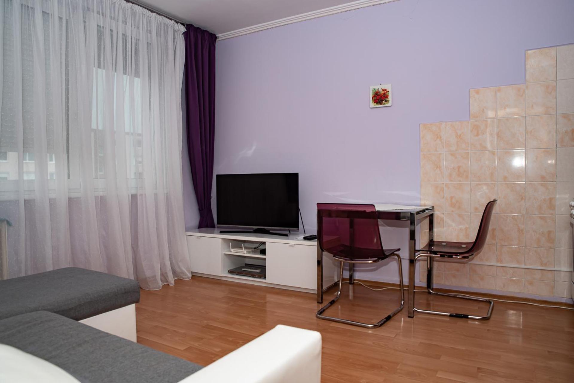 One-Bedroom Apartment photo 1