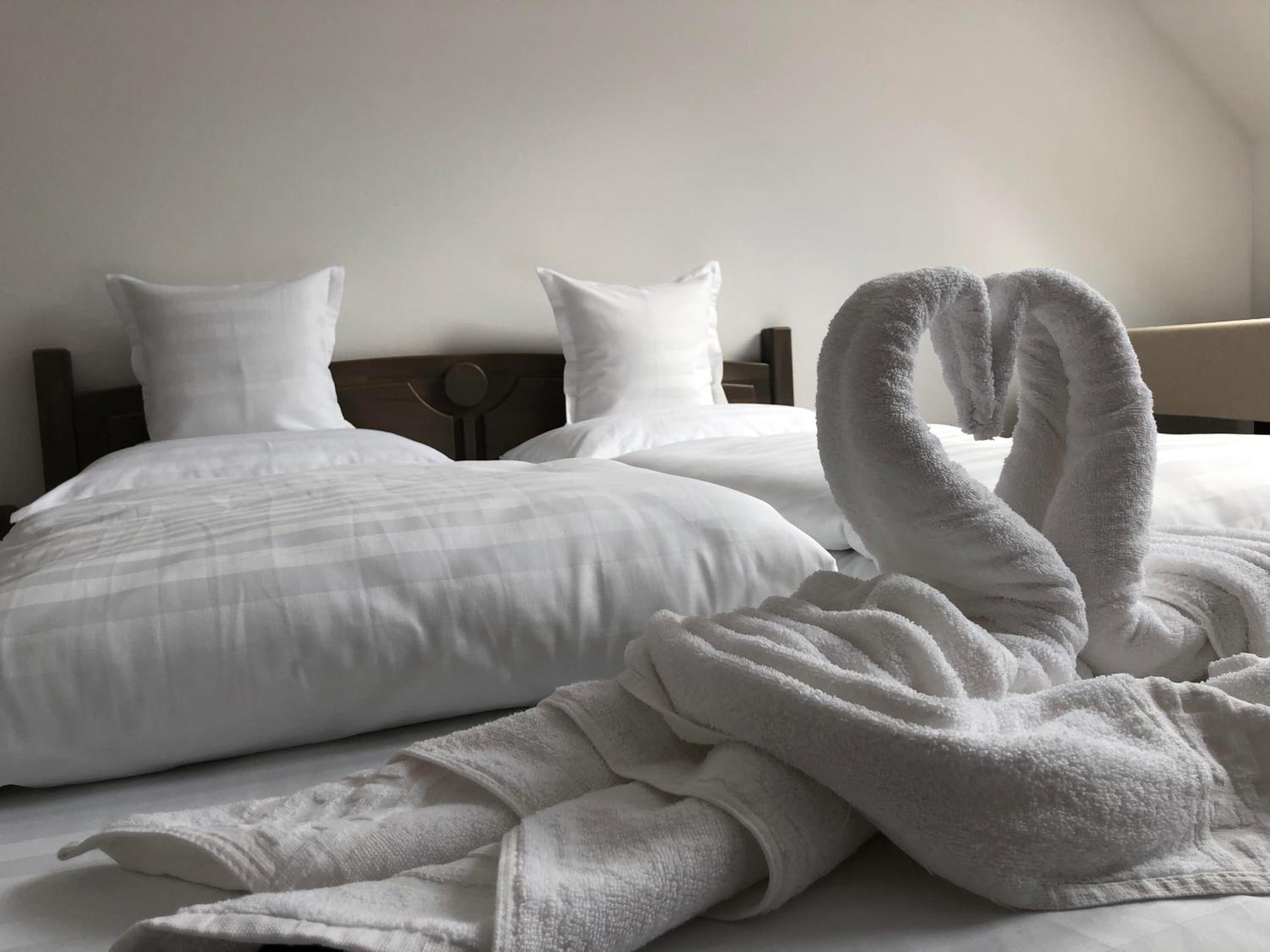 Double Room with Private Bathroom - Photo 10