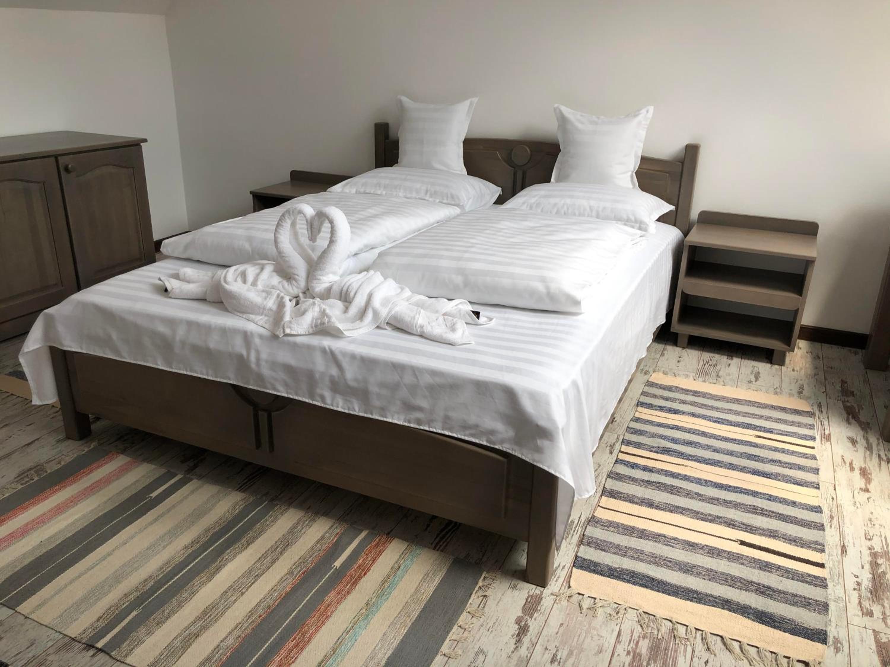 Double Room with Private Bathroom - Photo 9