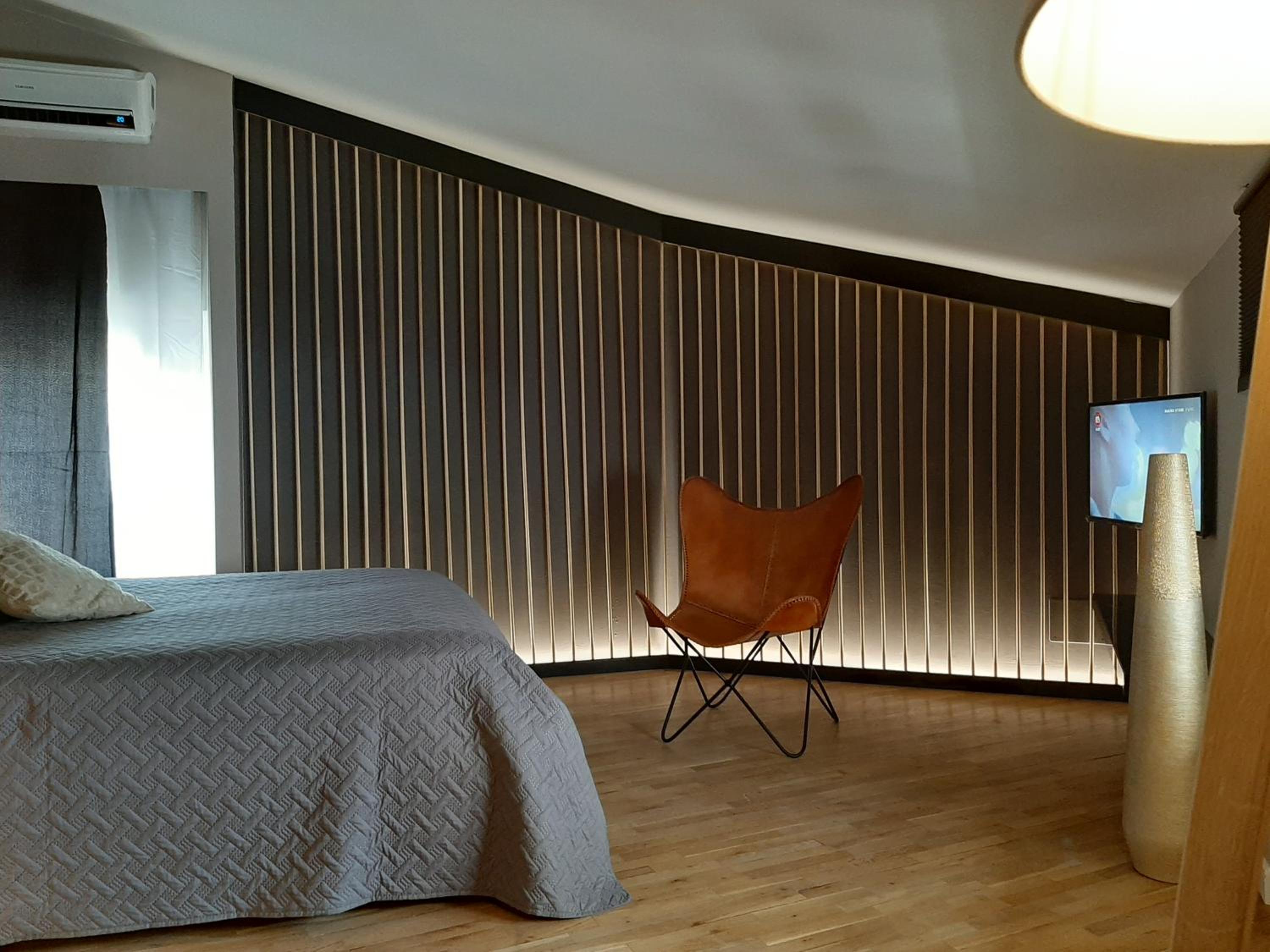 One-Bedroom Apartment - Photo 3