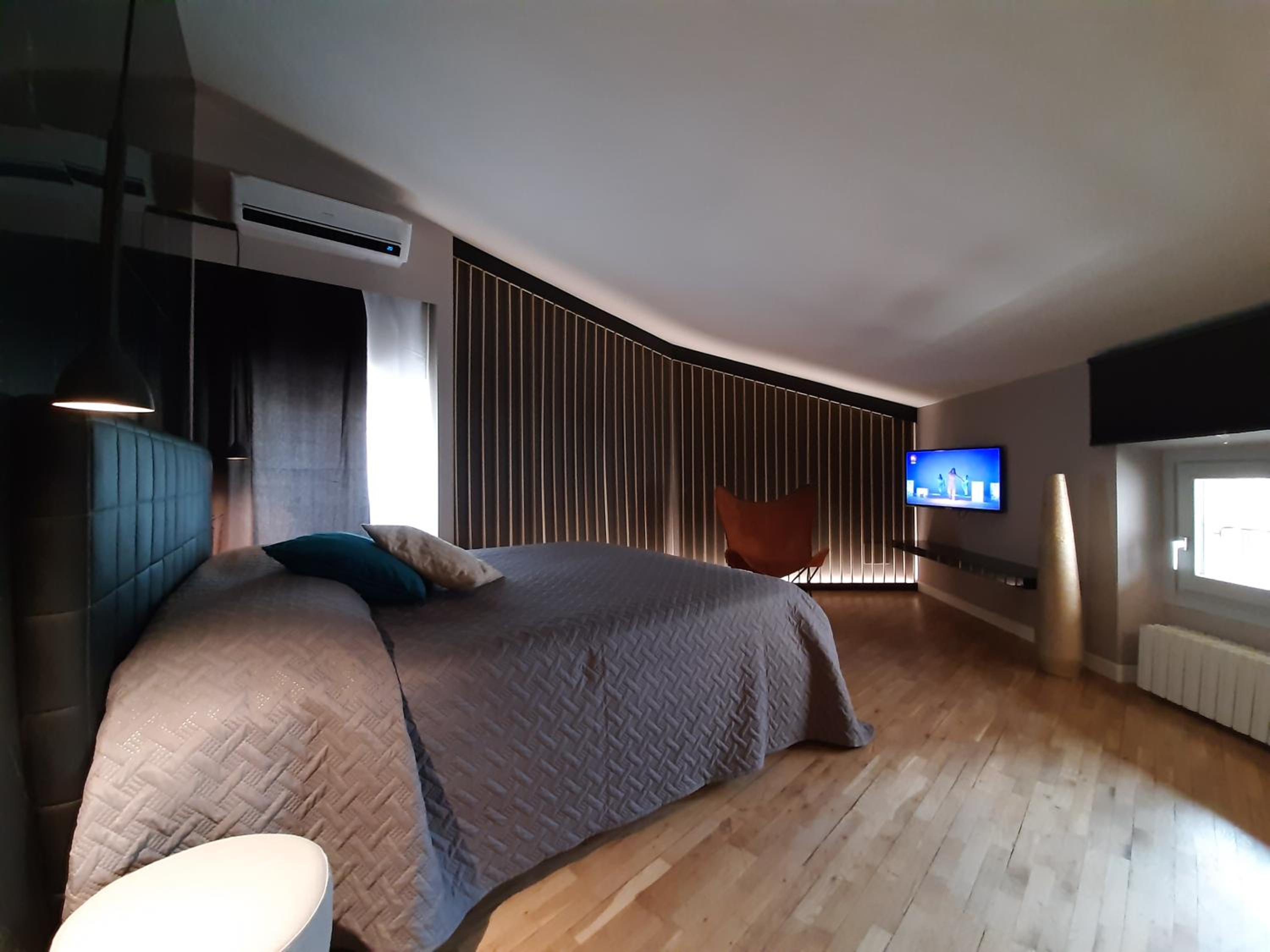 One-Bedroom Apartment - Photo 1