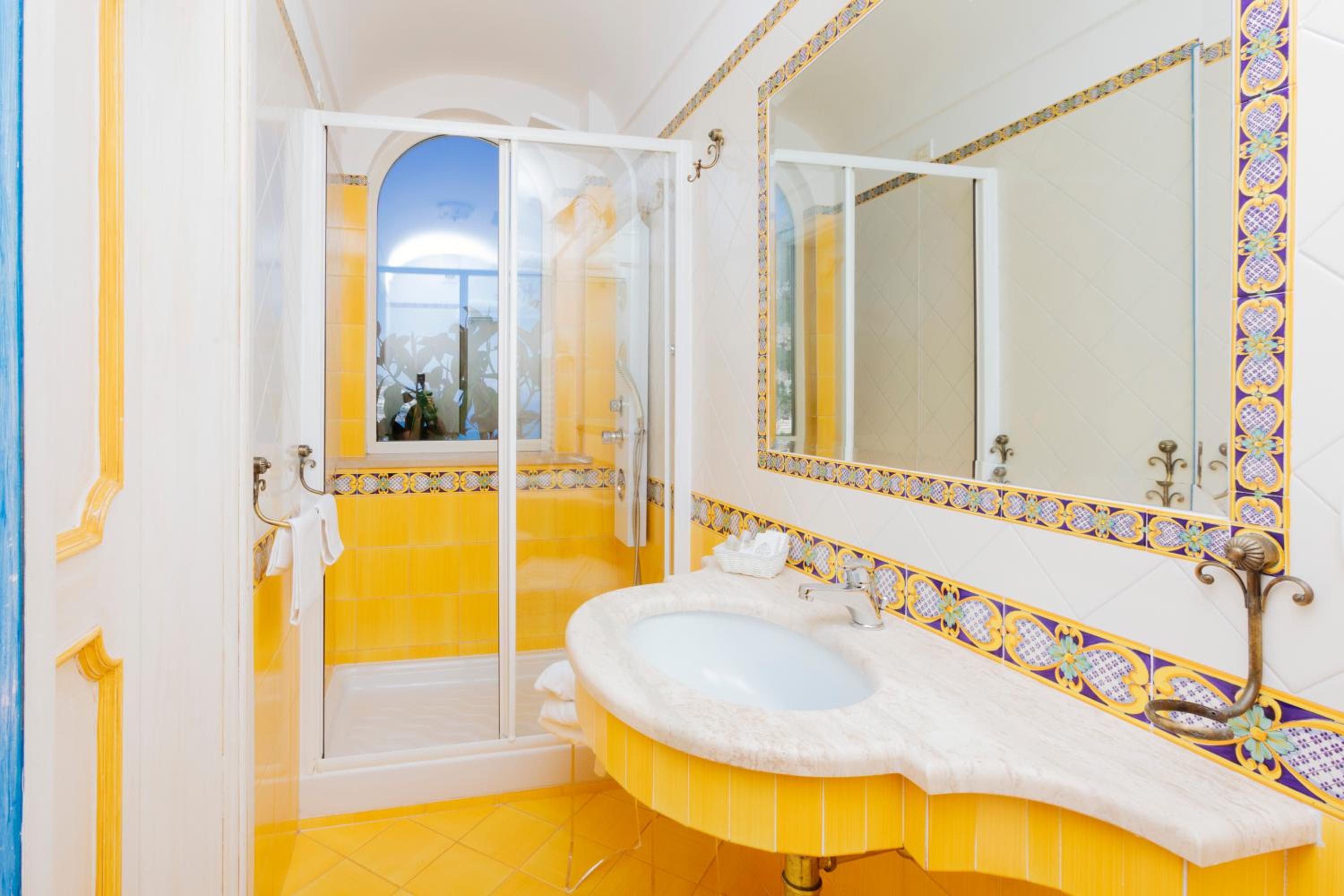 Deluxe Double Room with Terrace and Sea View - Photo 14
