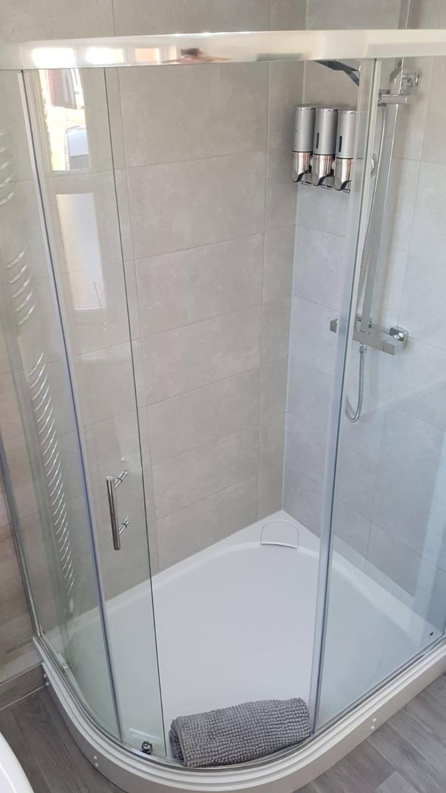 Double Room with Private Bathroom - Photo 2