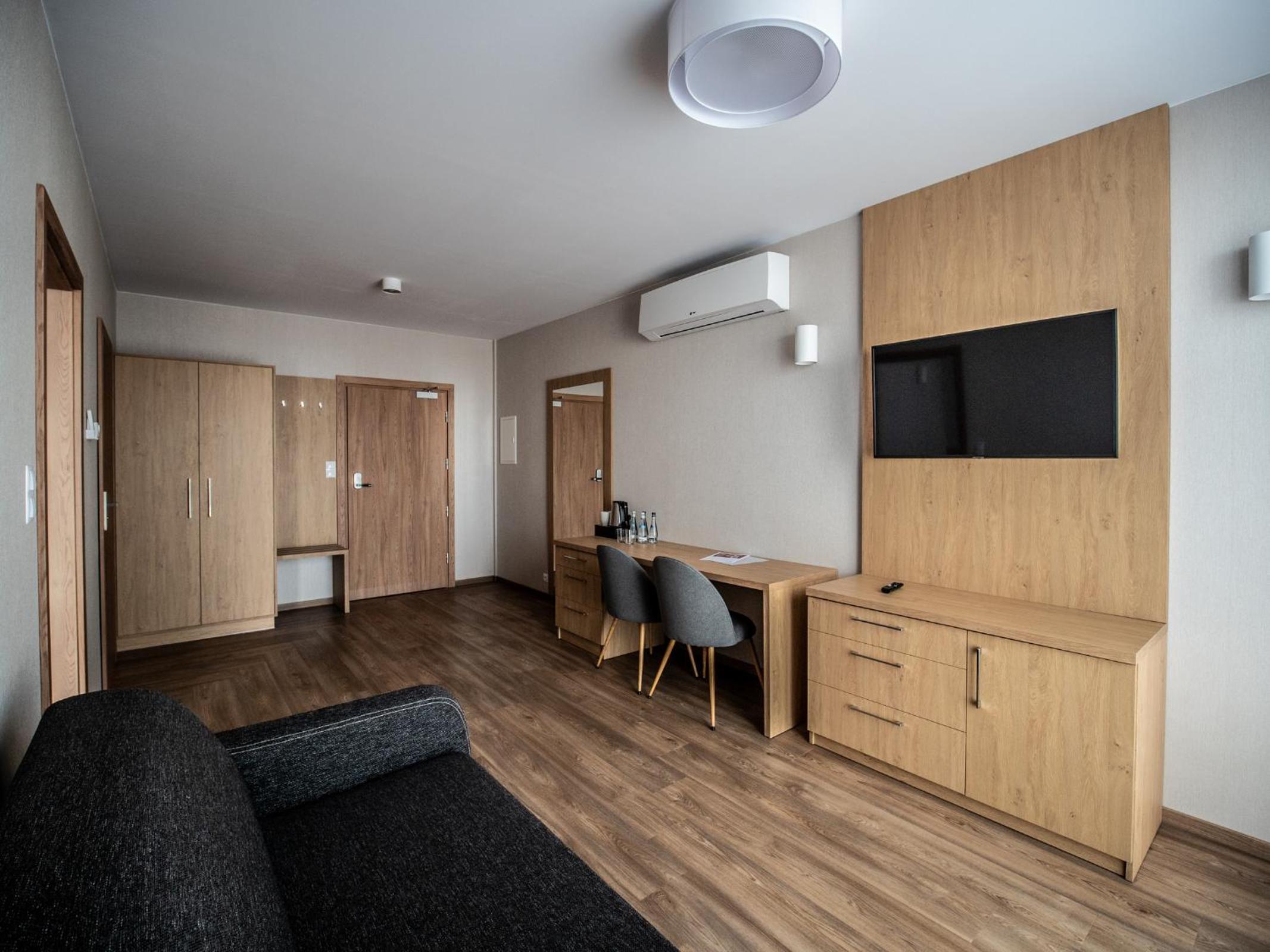 Family Room - Photo 2