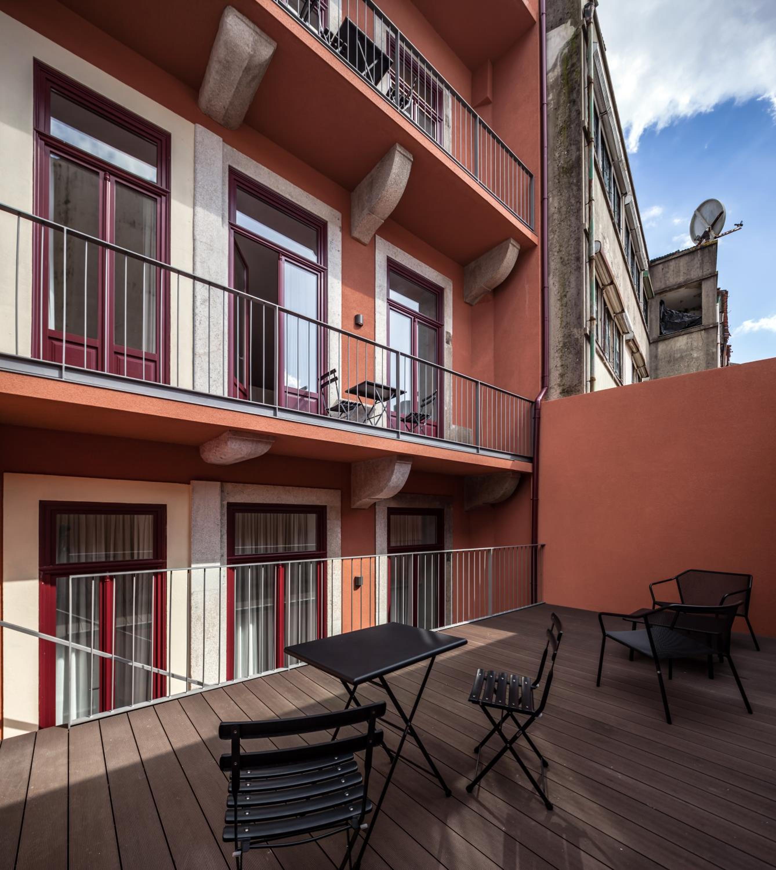 Apartment with Balcony - Photo 9