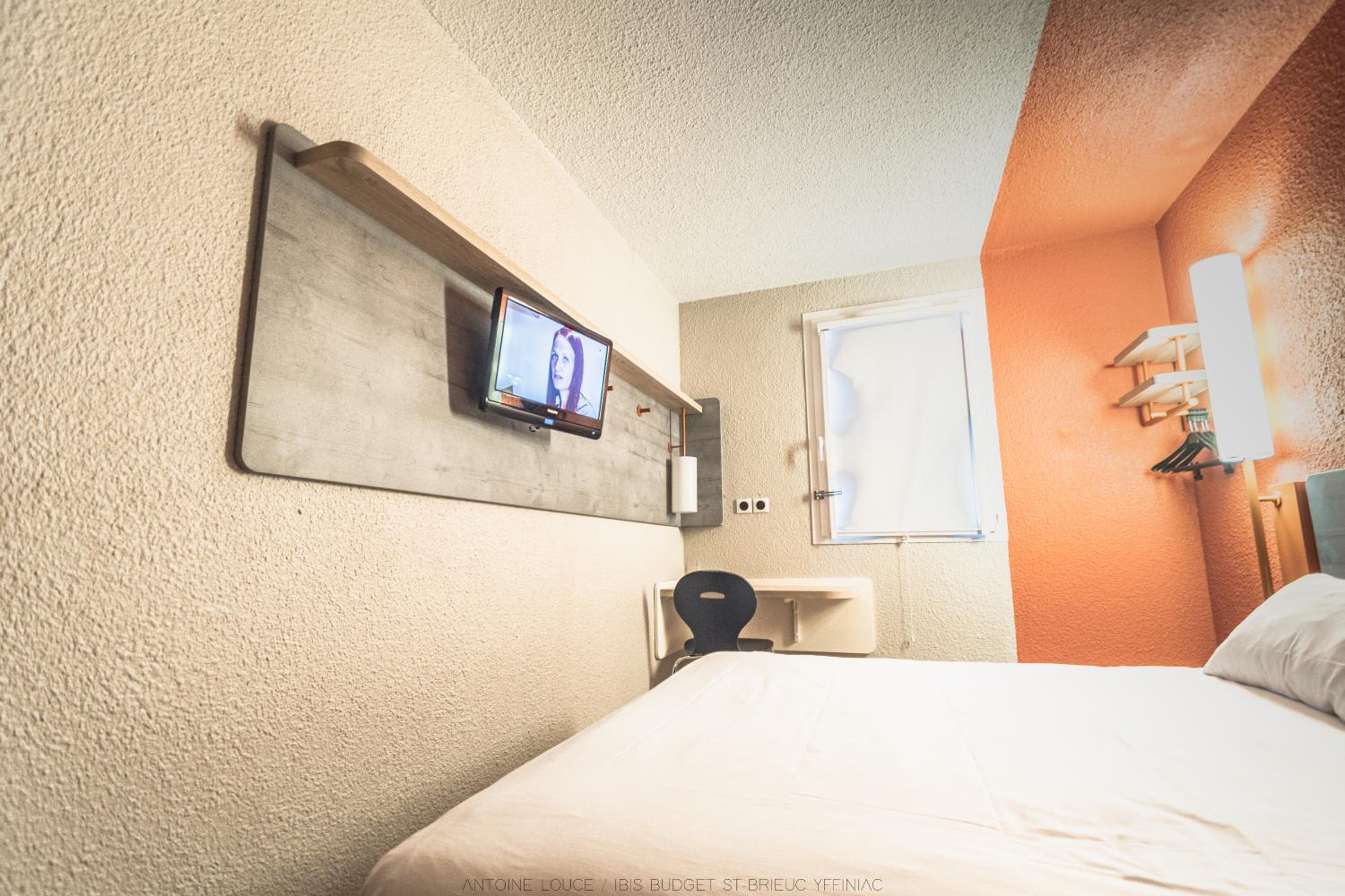 Triple Room with Three Single Beds - Photo 3
