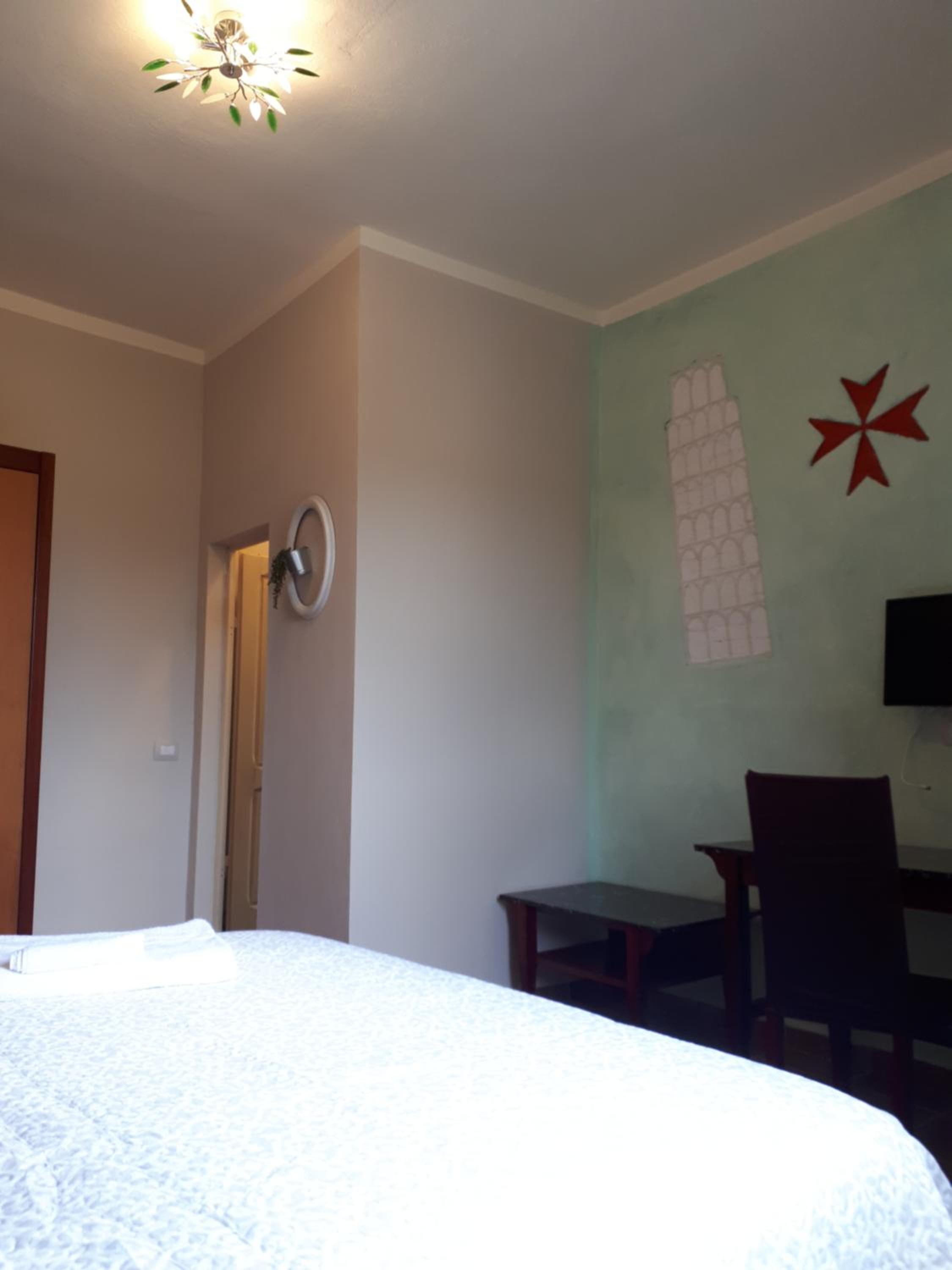 Double Room - Photo 7