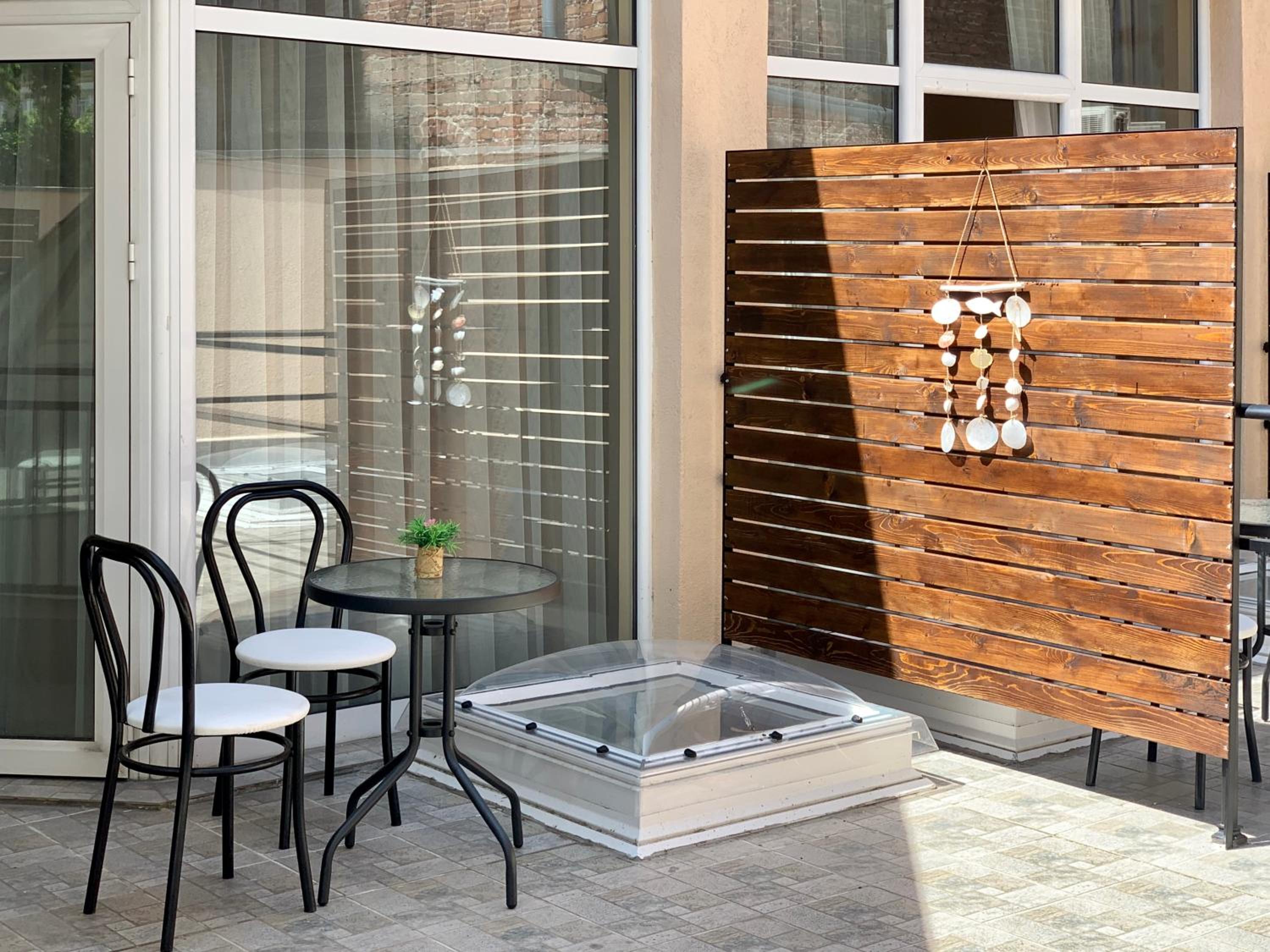 Family Room with Balcony photo 2