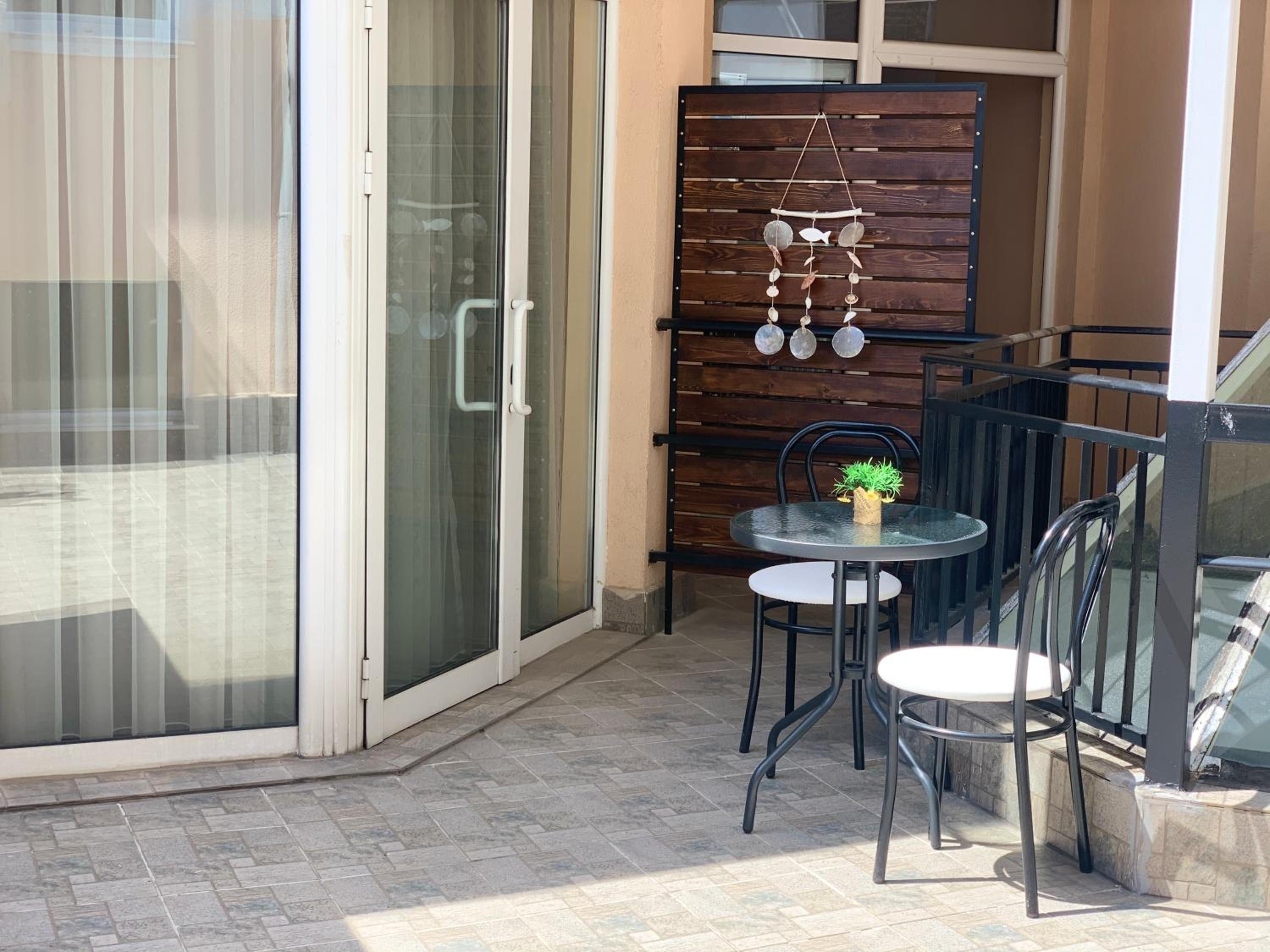 Family Room with Balcony photo 3