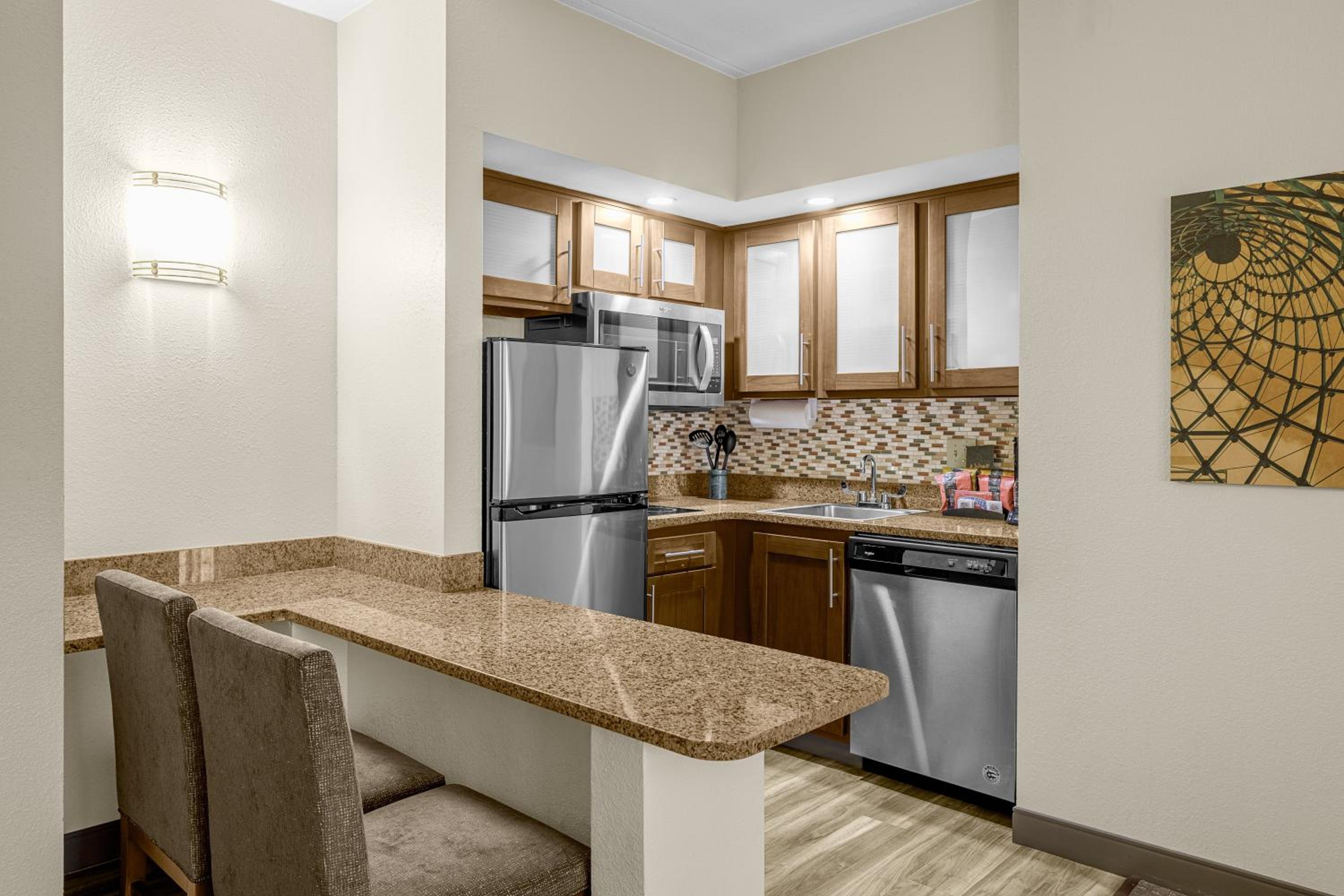 One-Bedroom King Suite - Non-Smoking - Photo 6