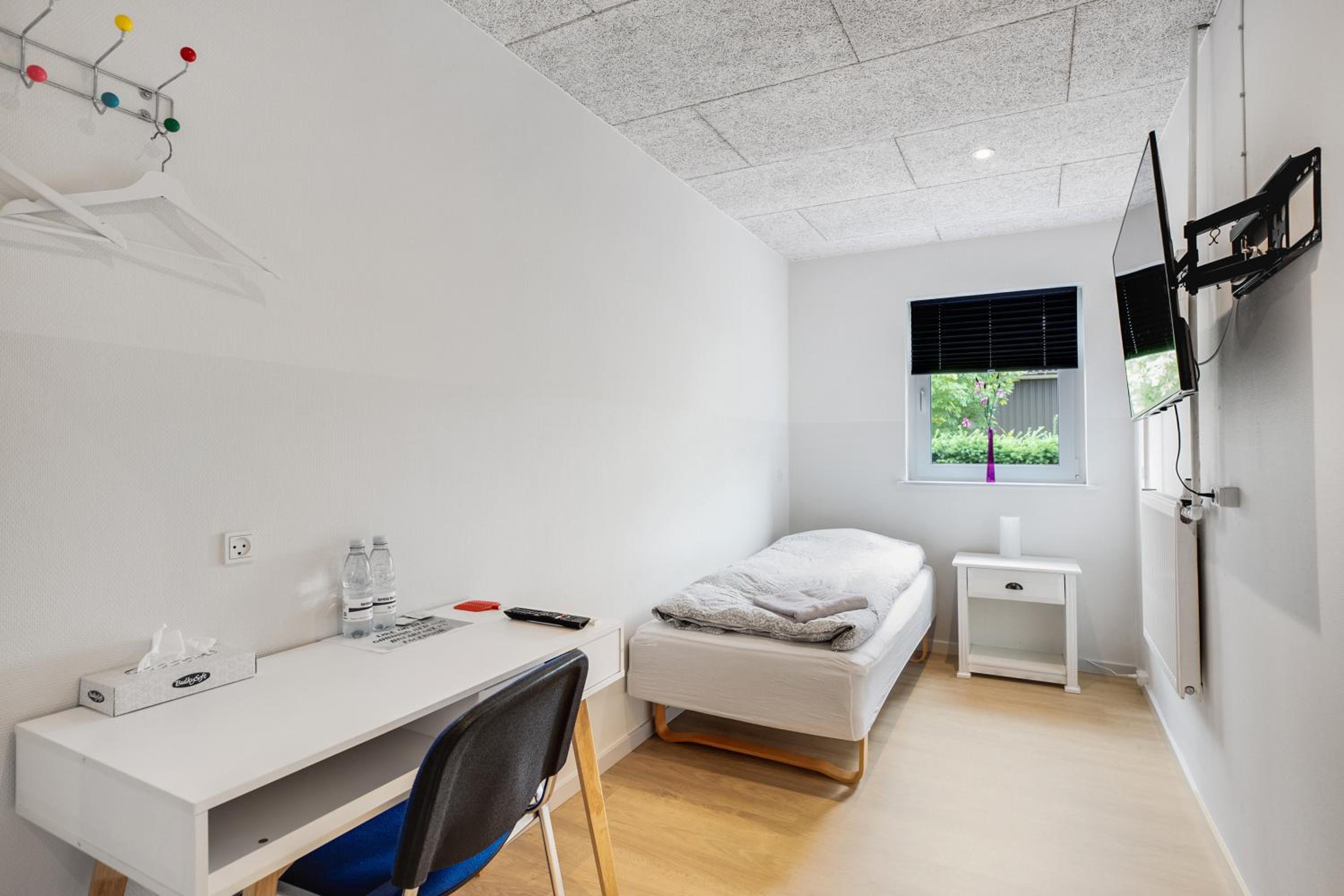 Single Room with Shared Bathroom photo 1