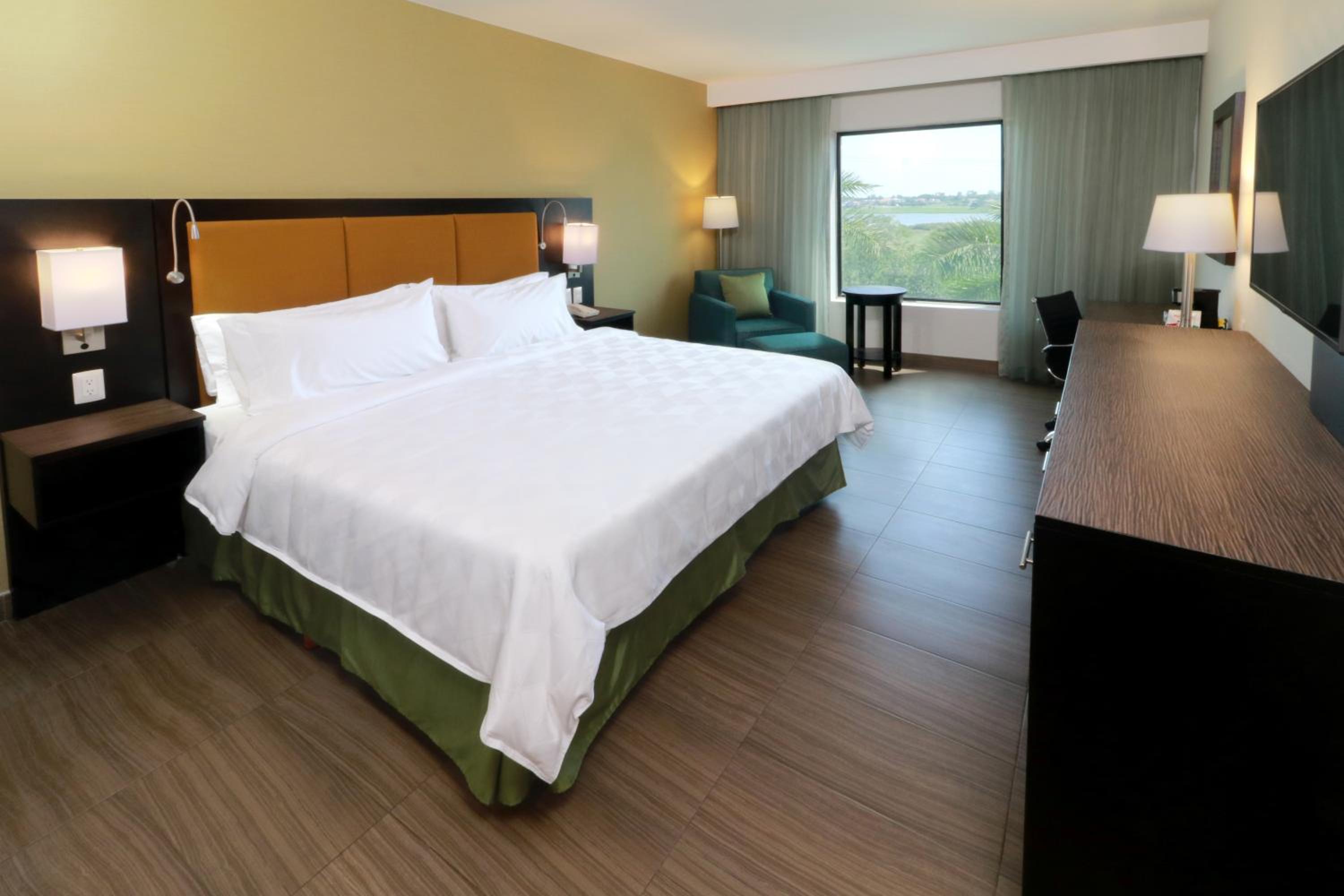 Standard King Room - Photo 4