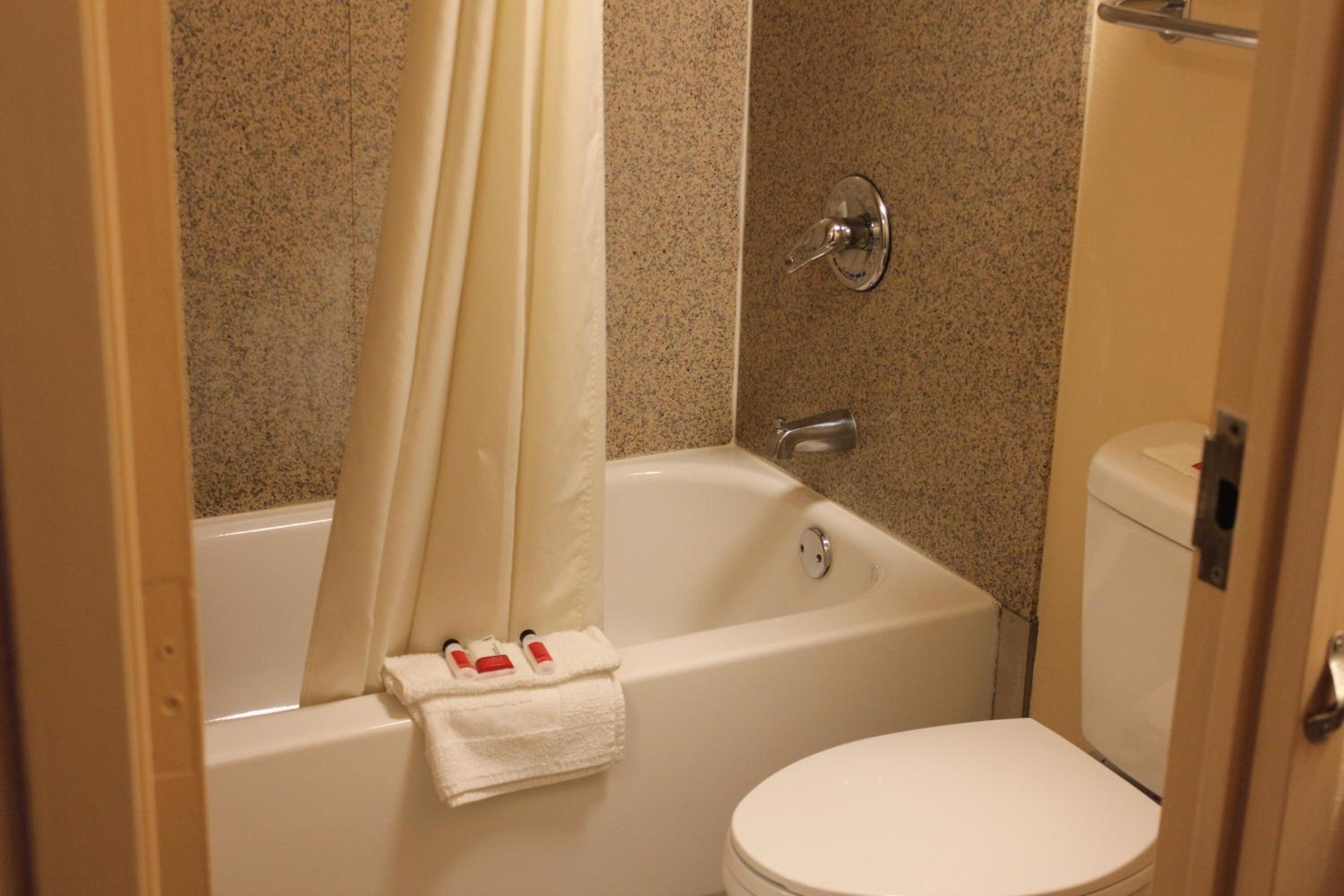 Double Room with Two Double Beds - Smoking - Photo 4