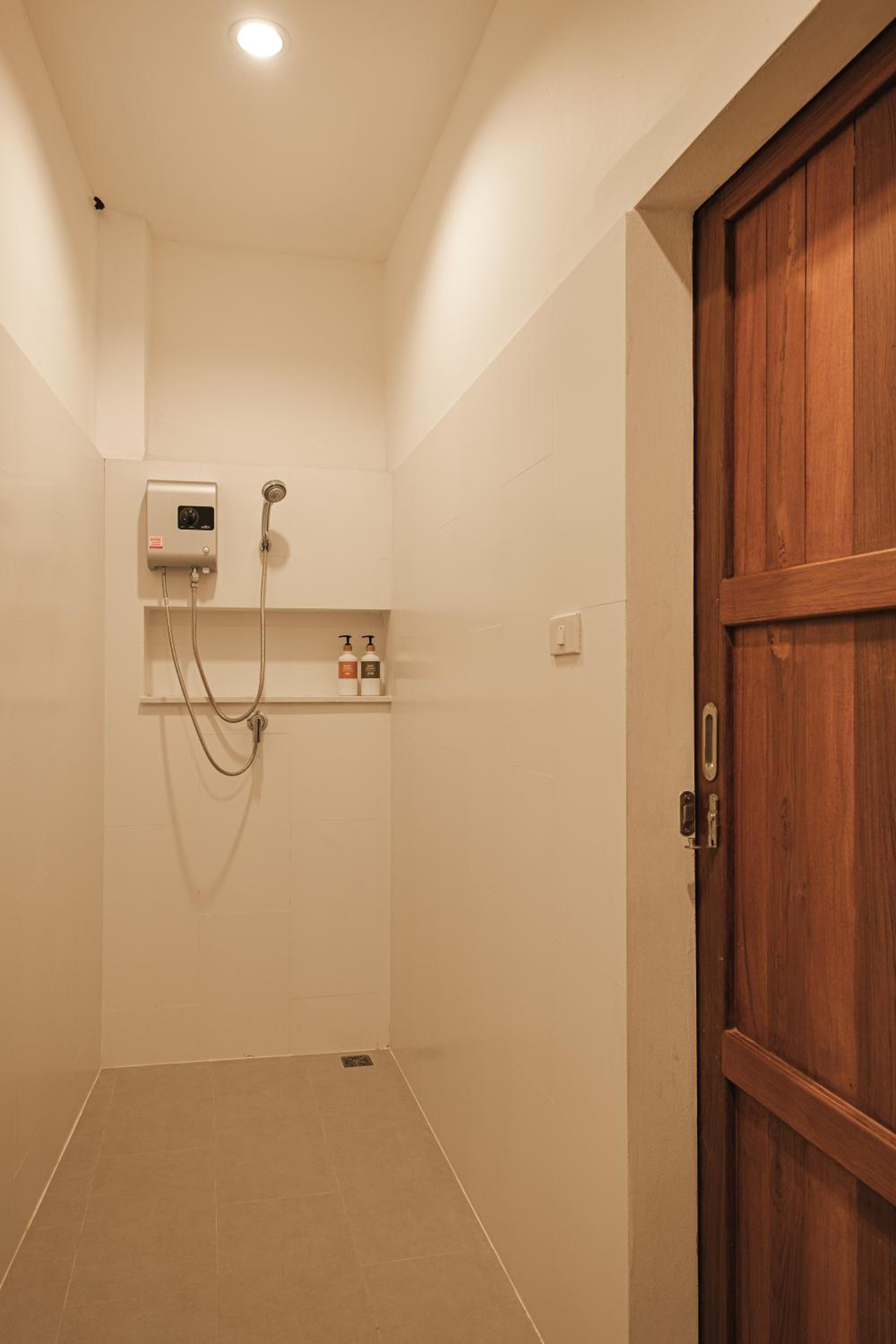 Standard Queen Room - Photo 5