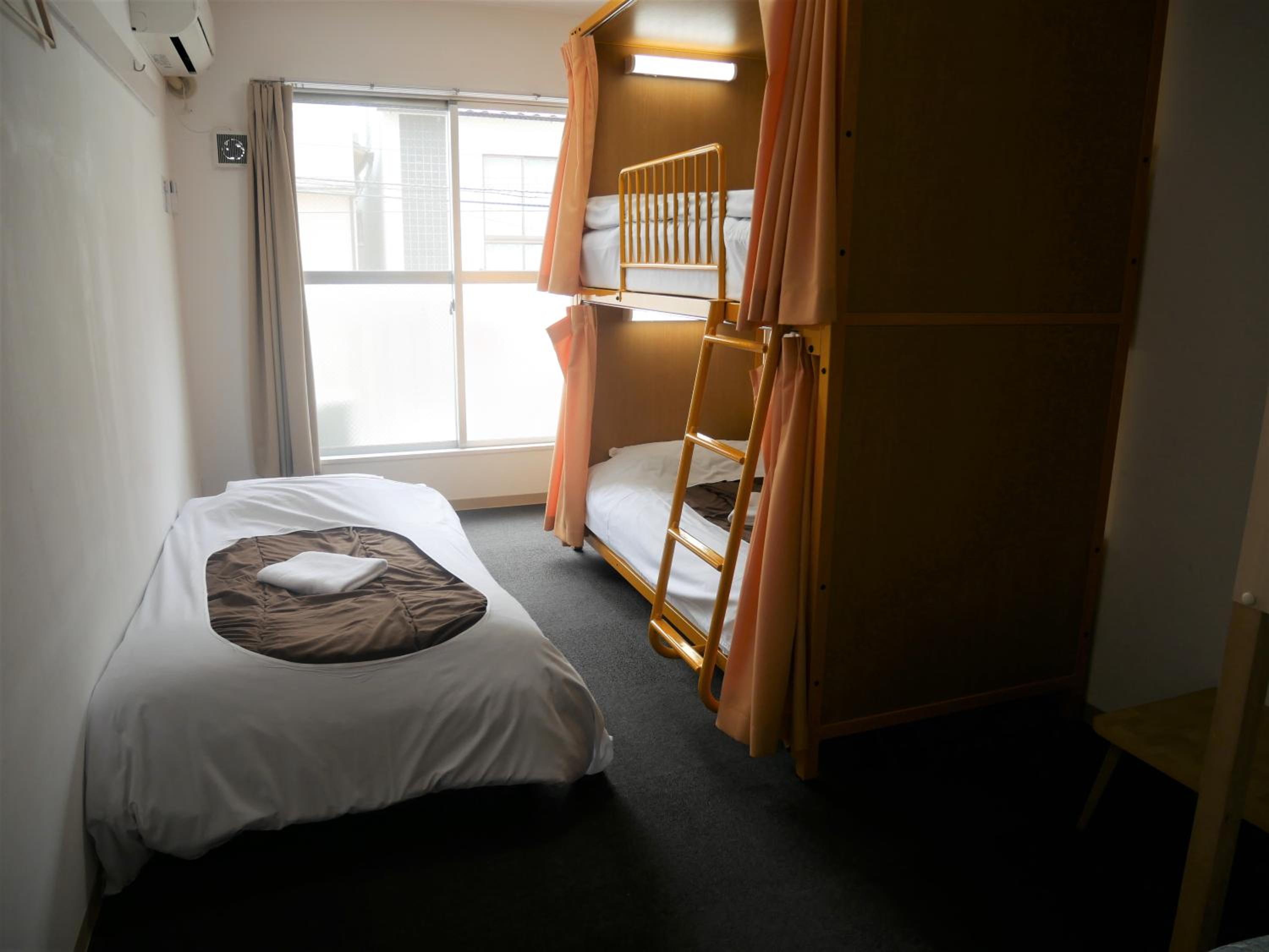 【Western-Style Room with Shared Bathroom】 for 3 person photo 3