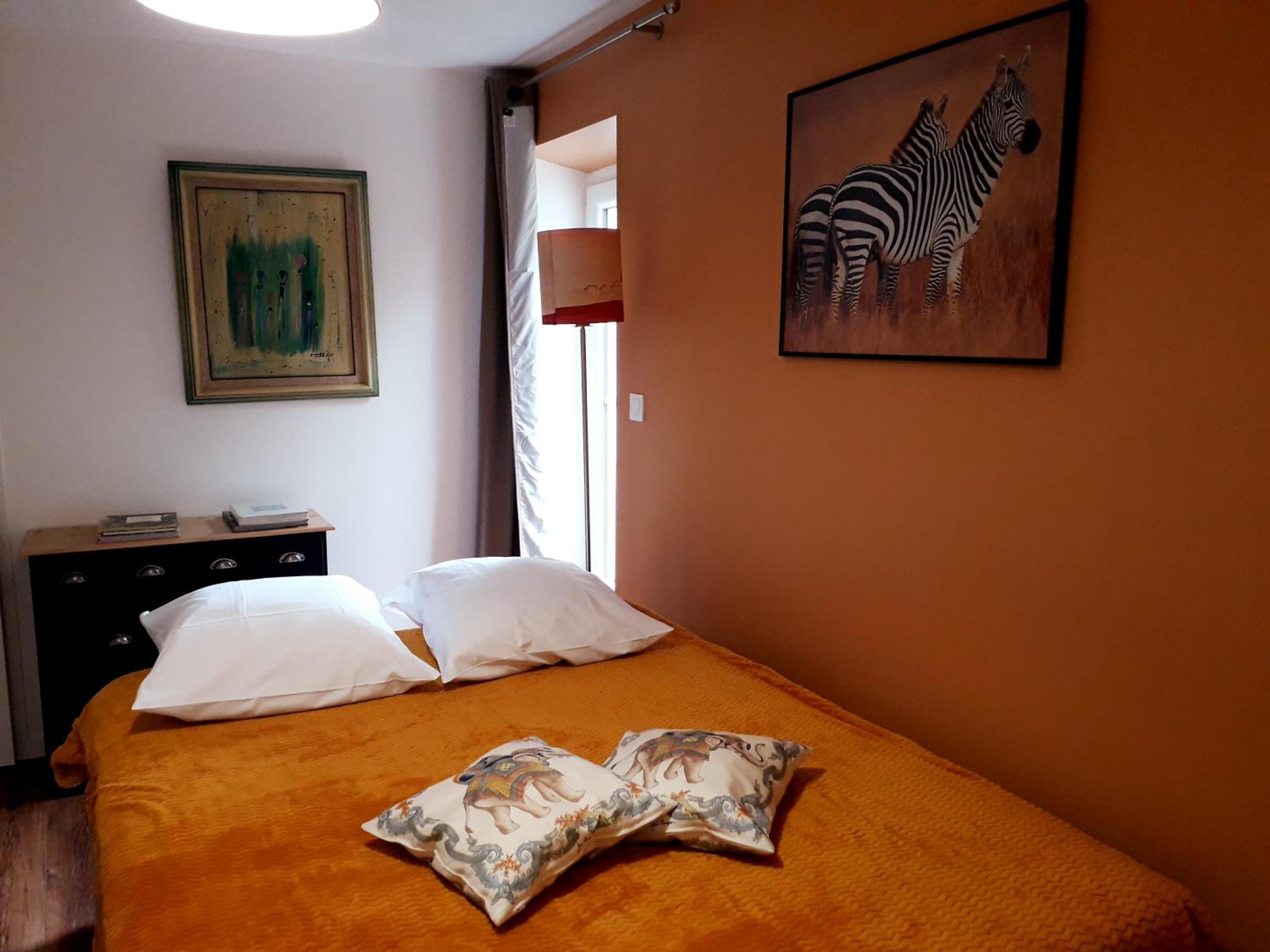Two-Bedroom Suite - Photo 4