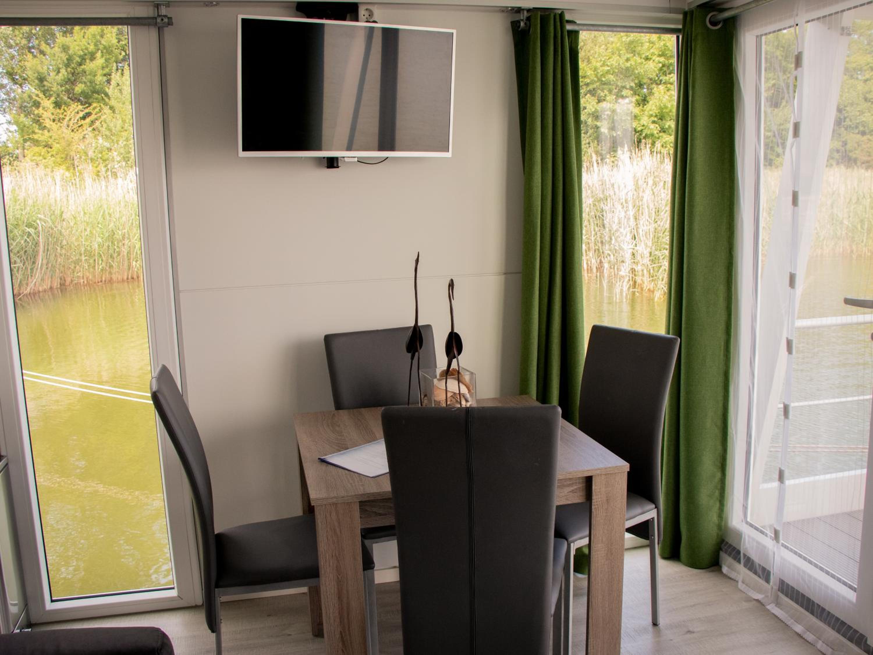 Mobile Home photo 3