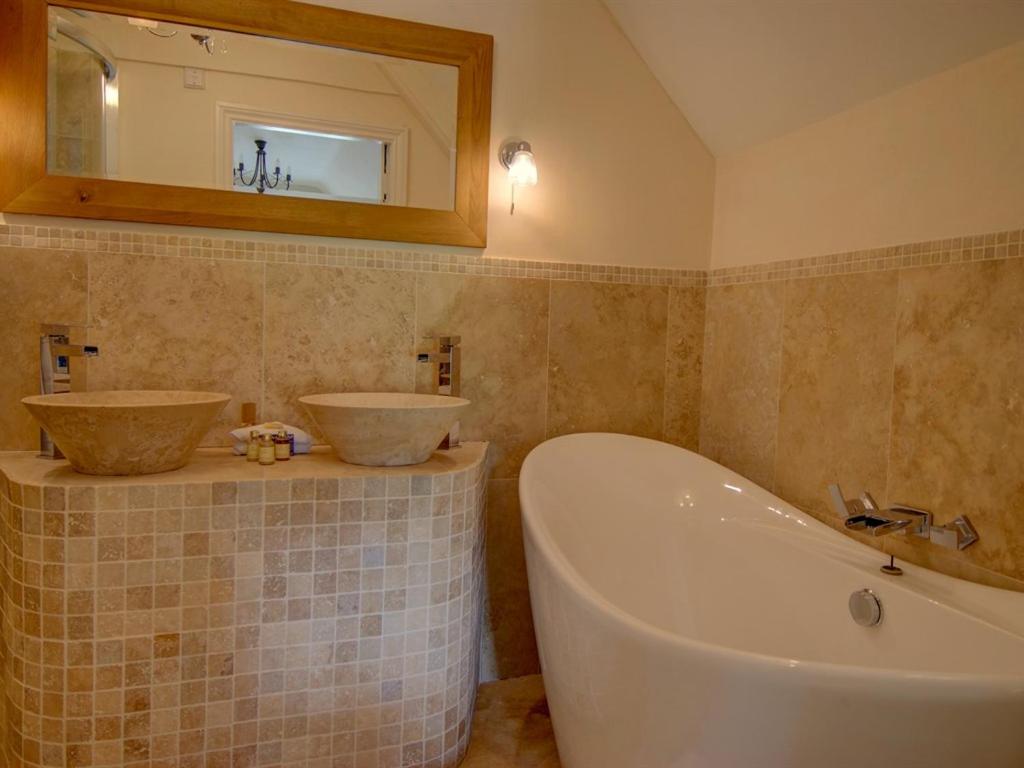 Superior King Room - Photo 6